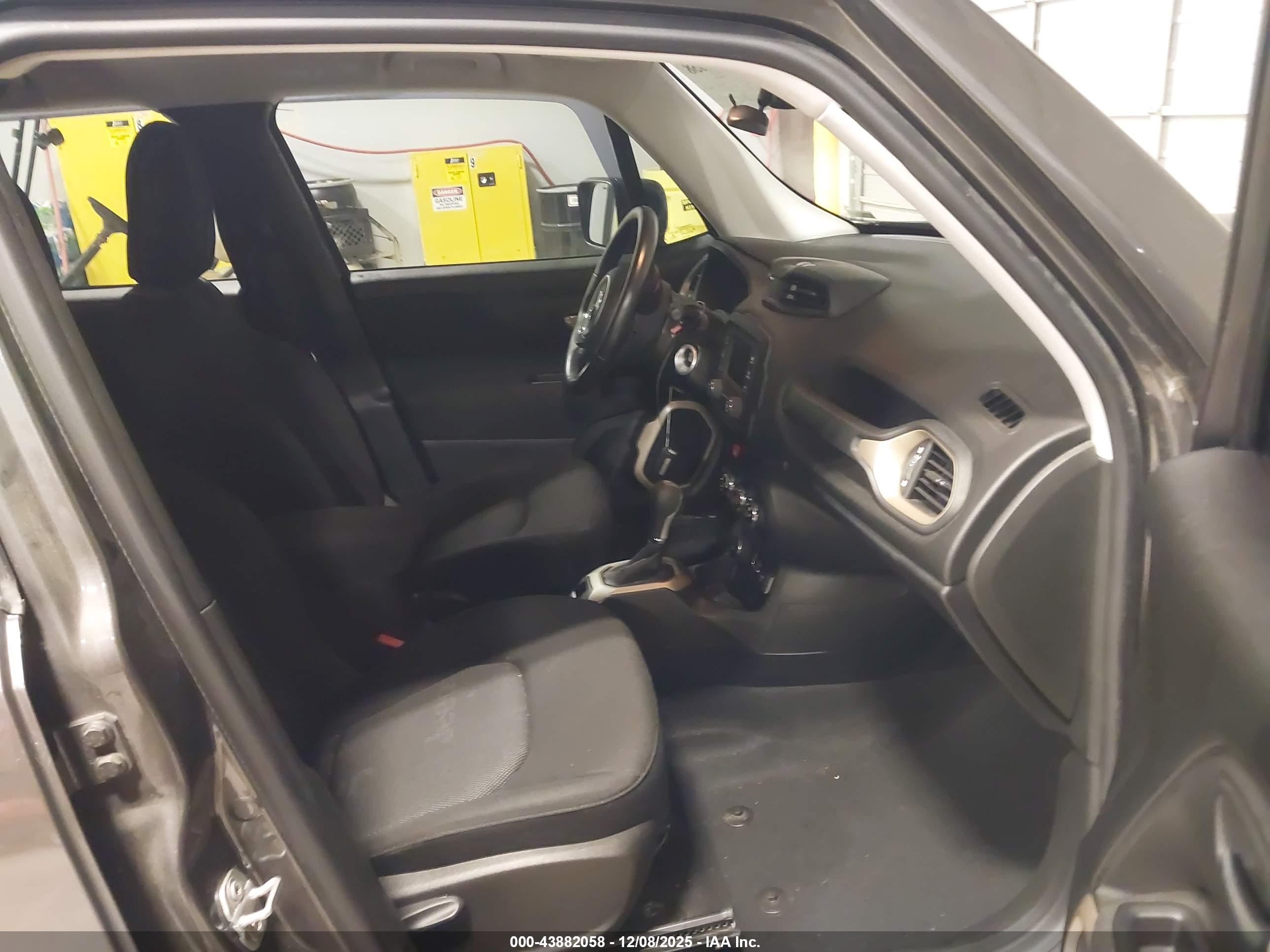 JEEP RENEGADE image 5