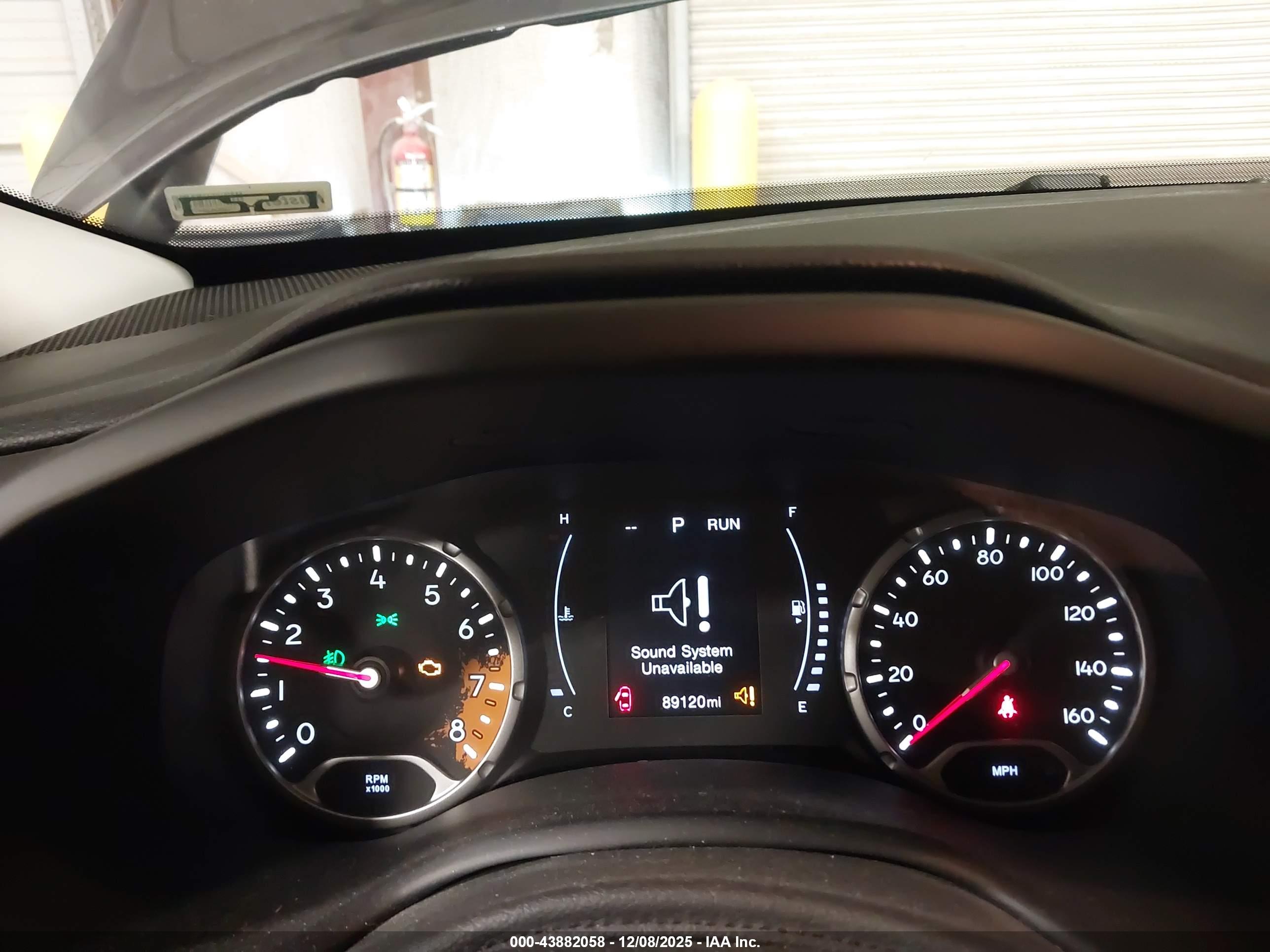JEEP RENEGADE image 7