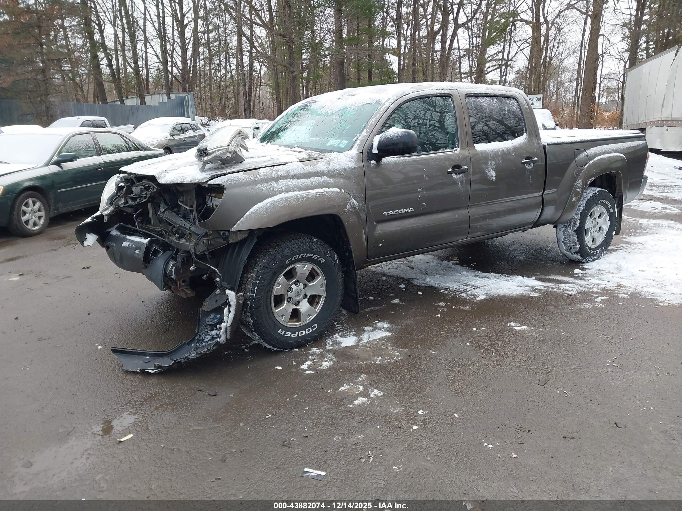 TOYOTA TACOMA image 2