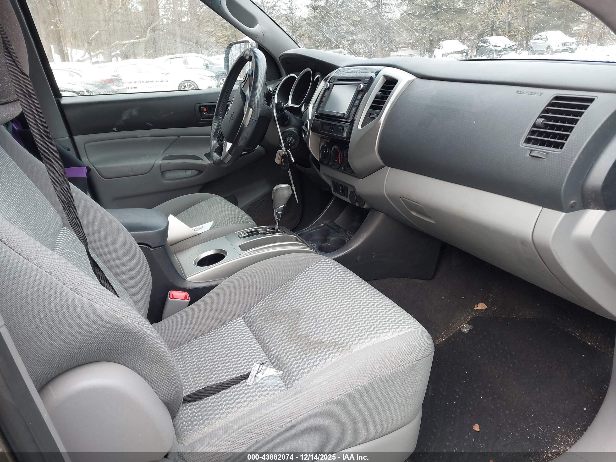 TOYOTA TACOMA image 5