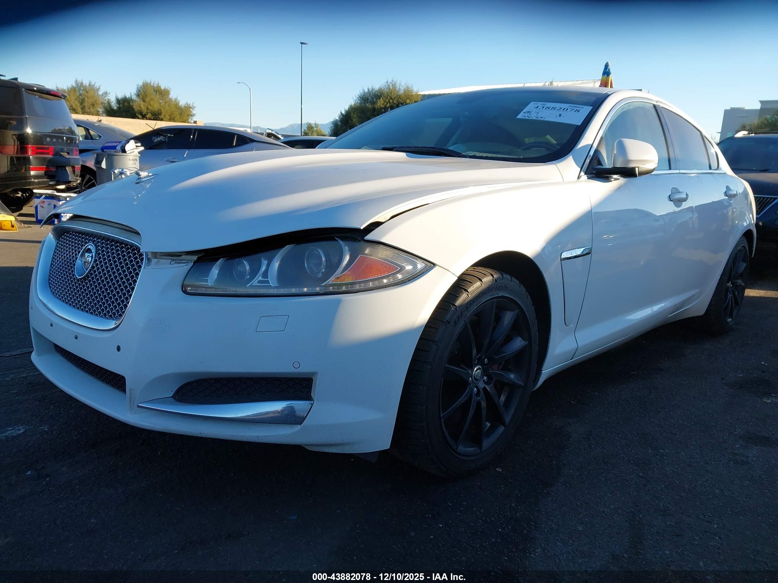 JAGUAR XF image 2