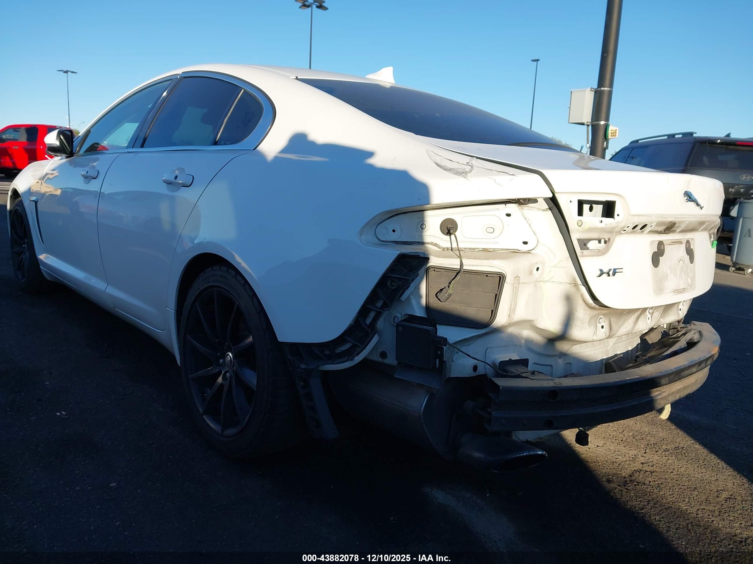 JAGUAR XF image 3