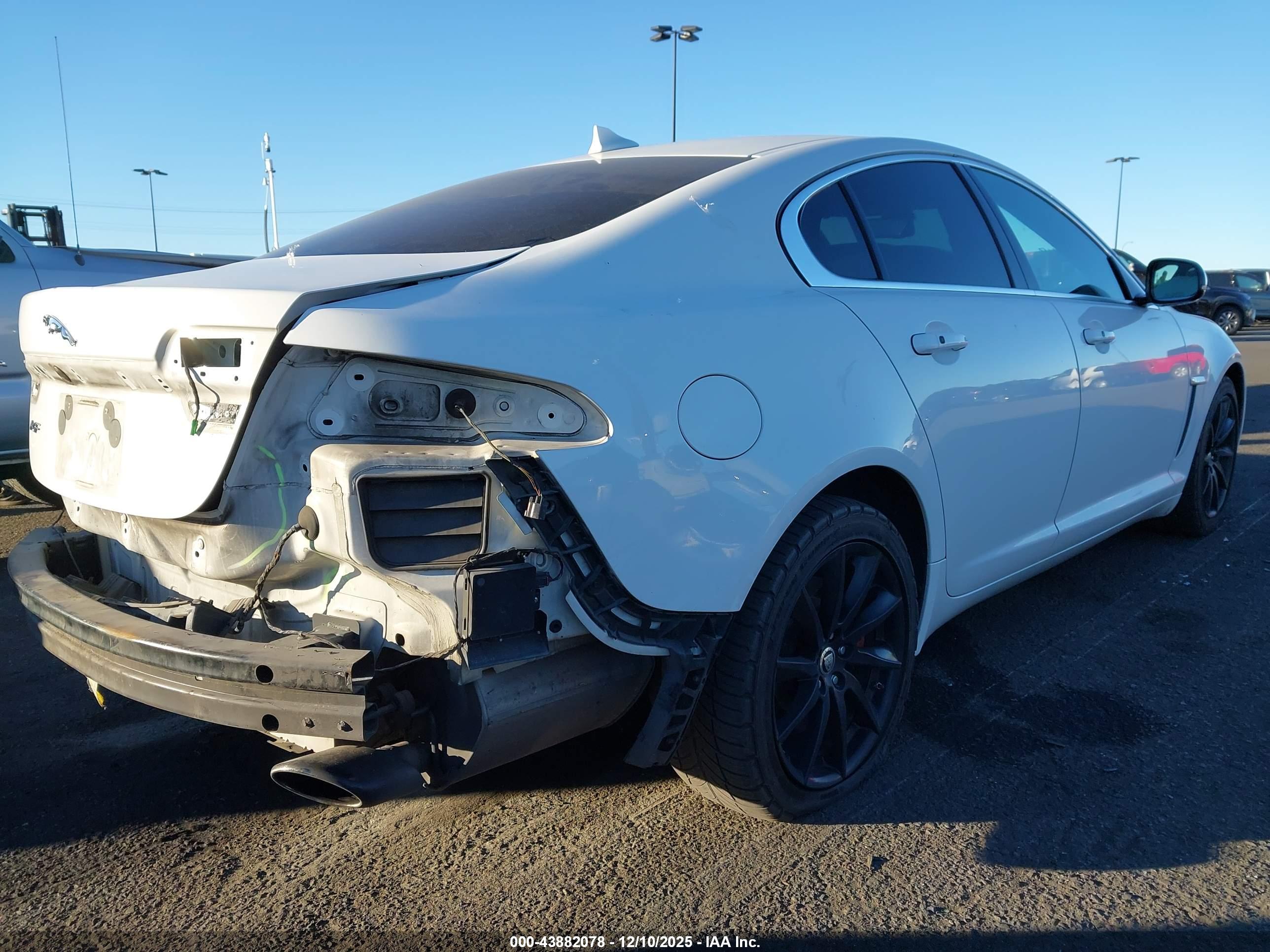 JAGUAR XF image 4