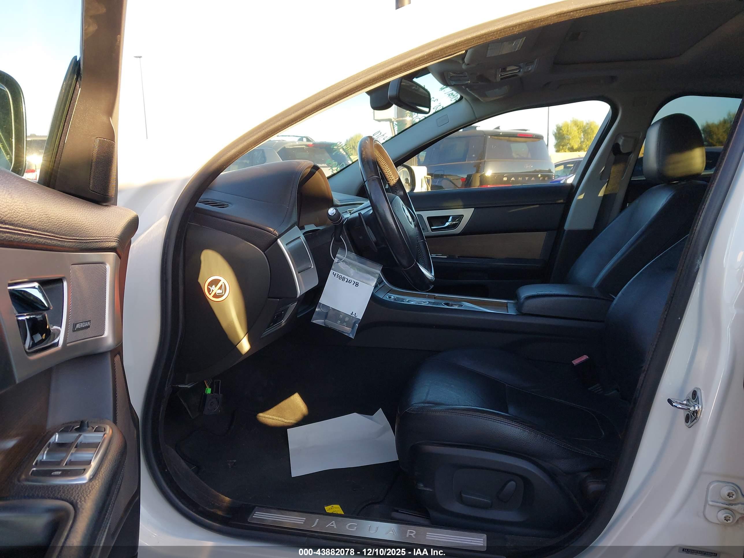 JAGUAR XF image 5
