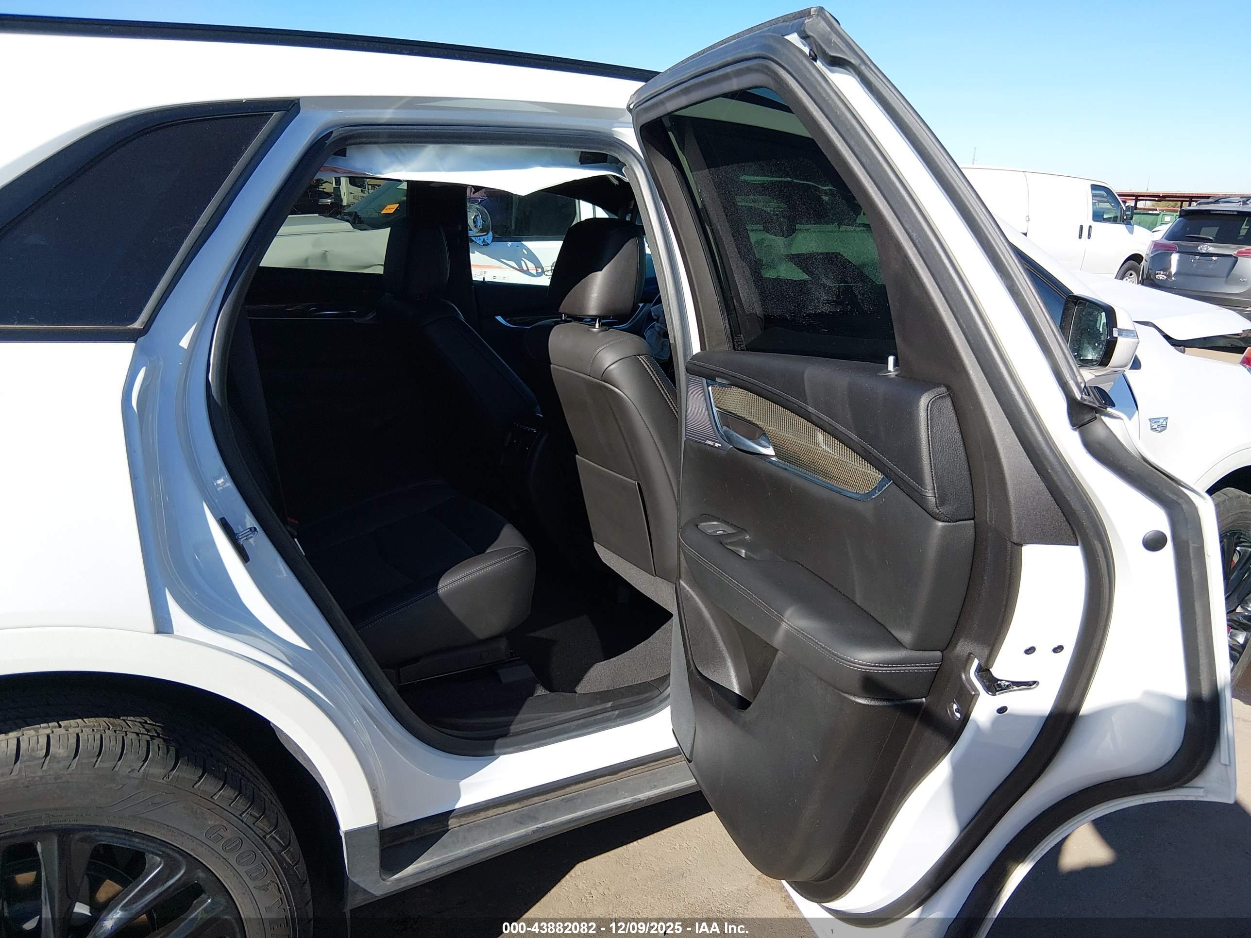 CADILLAC XT5 image 8