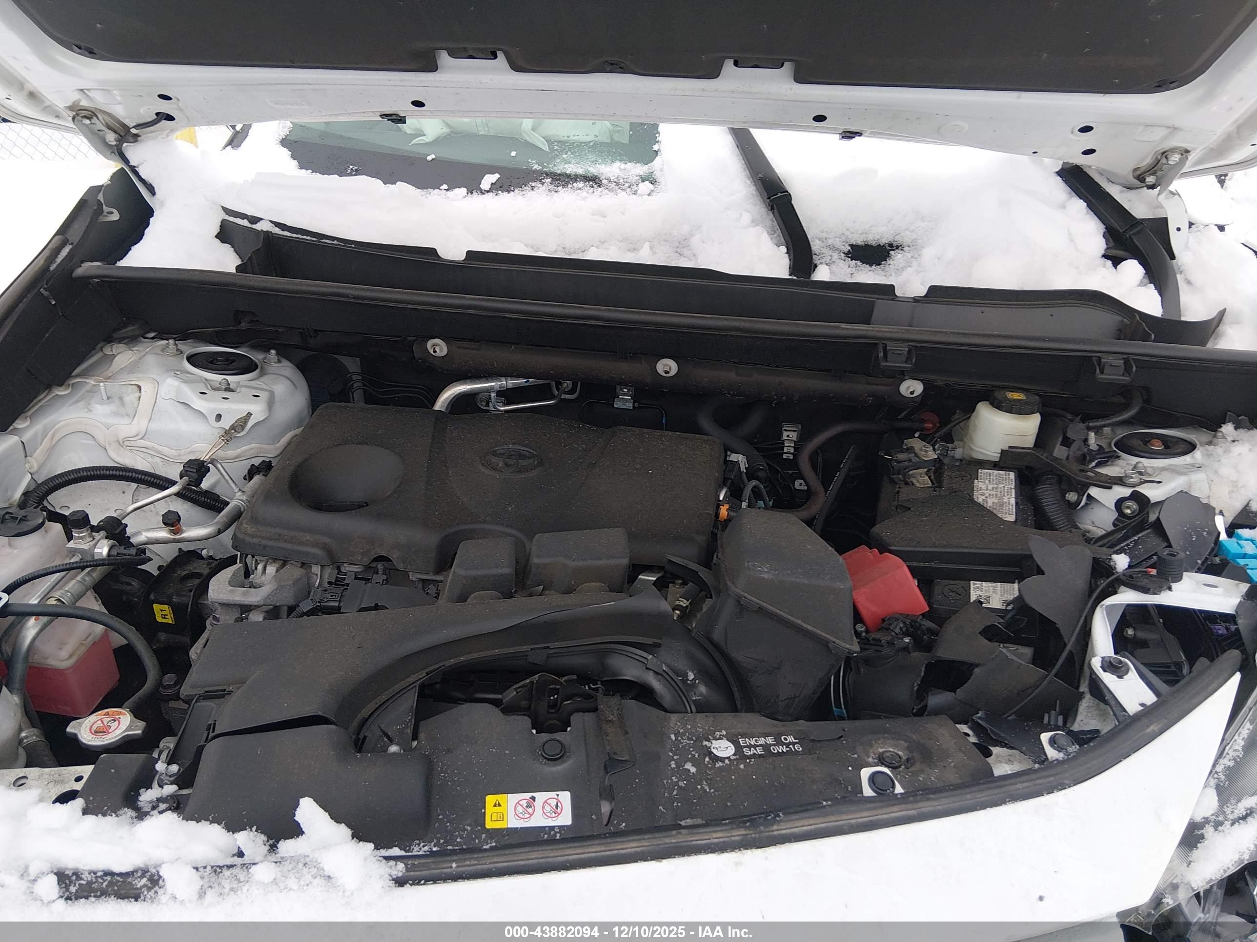 TOYOTA RAV4 image 10