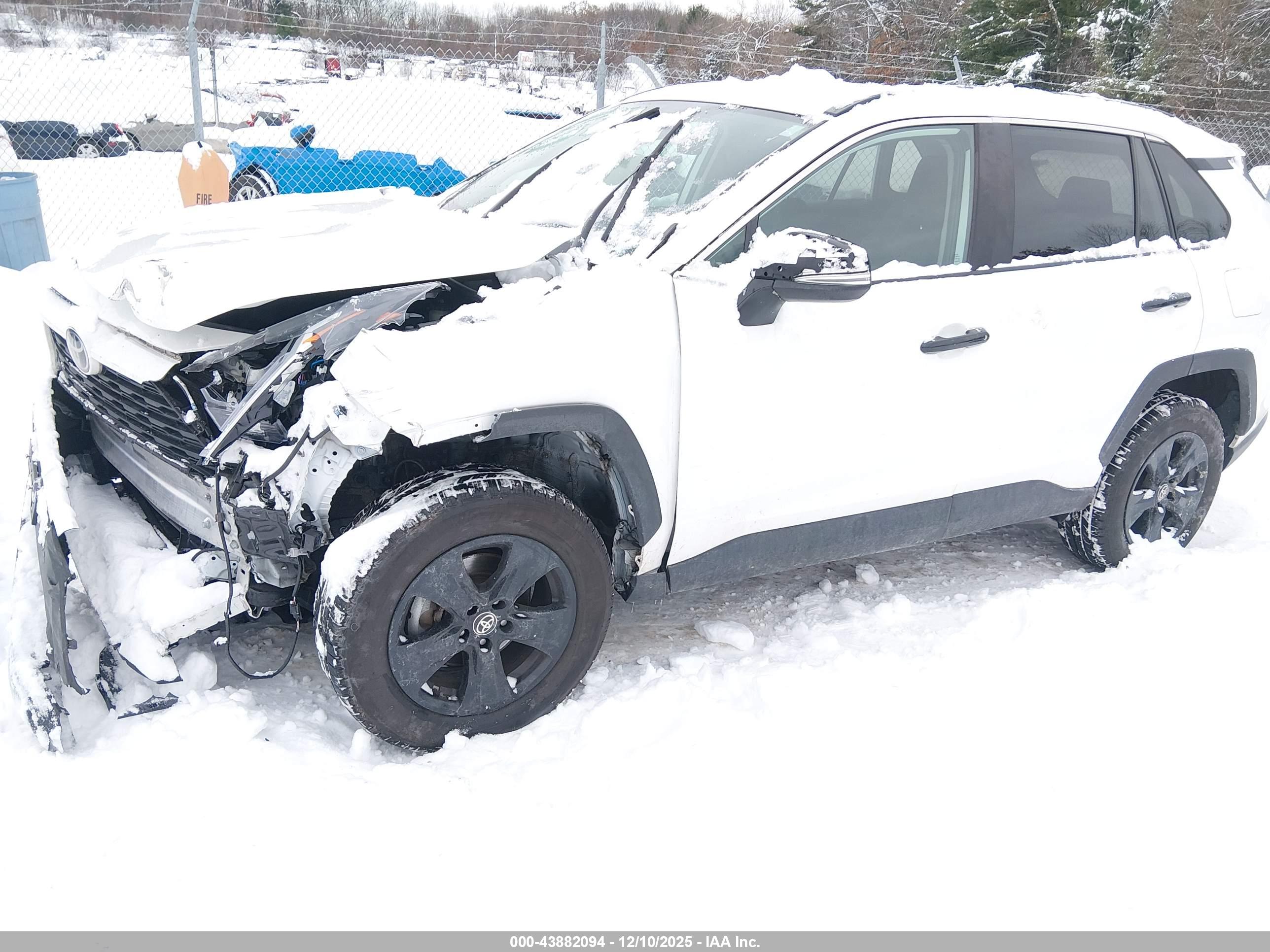 TOYOTA RAV4 image 2