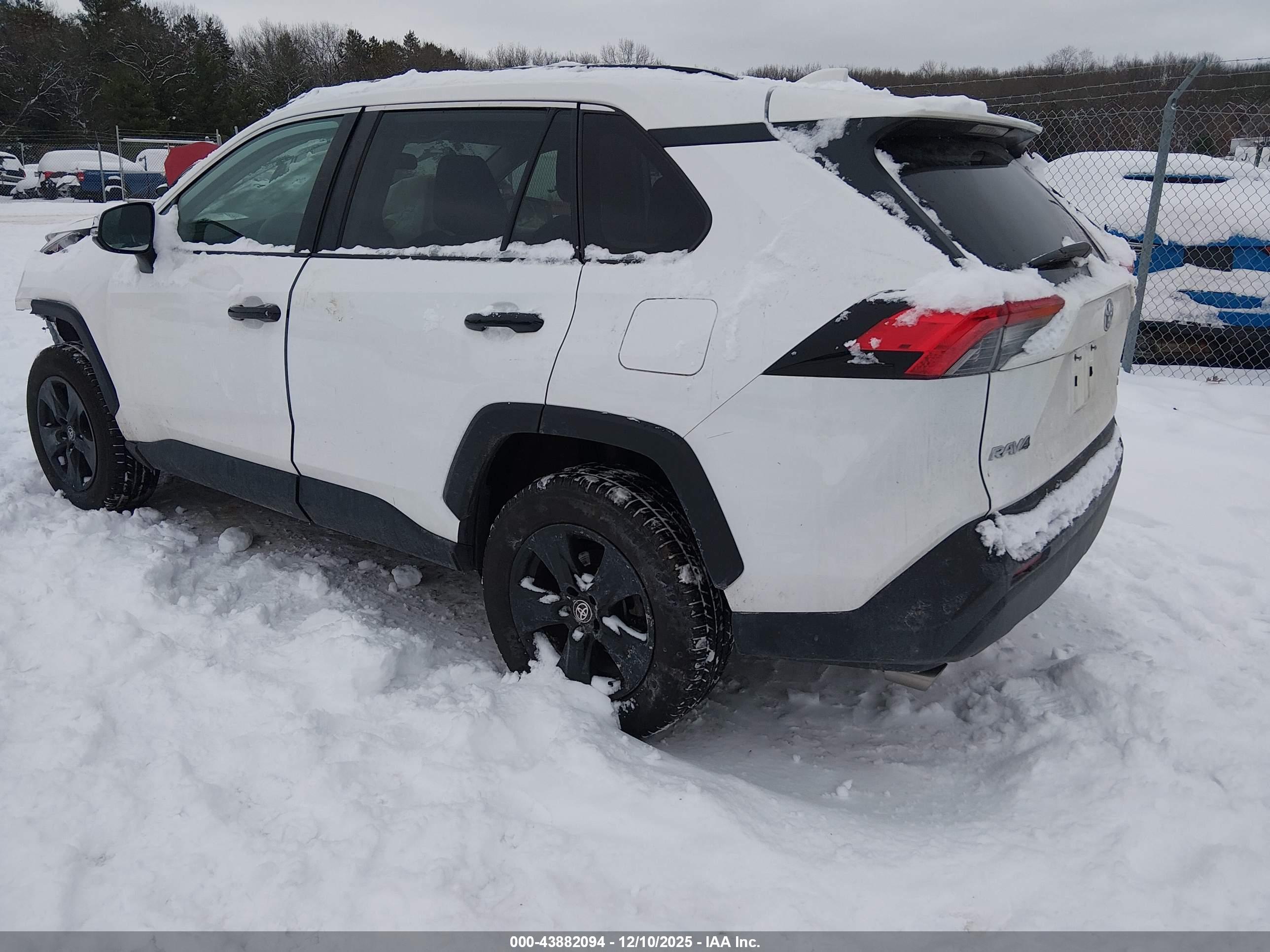 TOYOTA RAV4 image 3