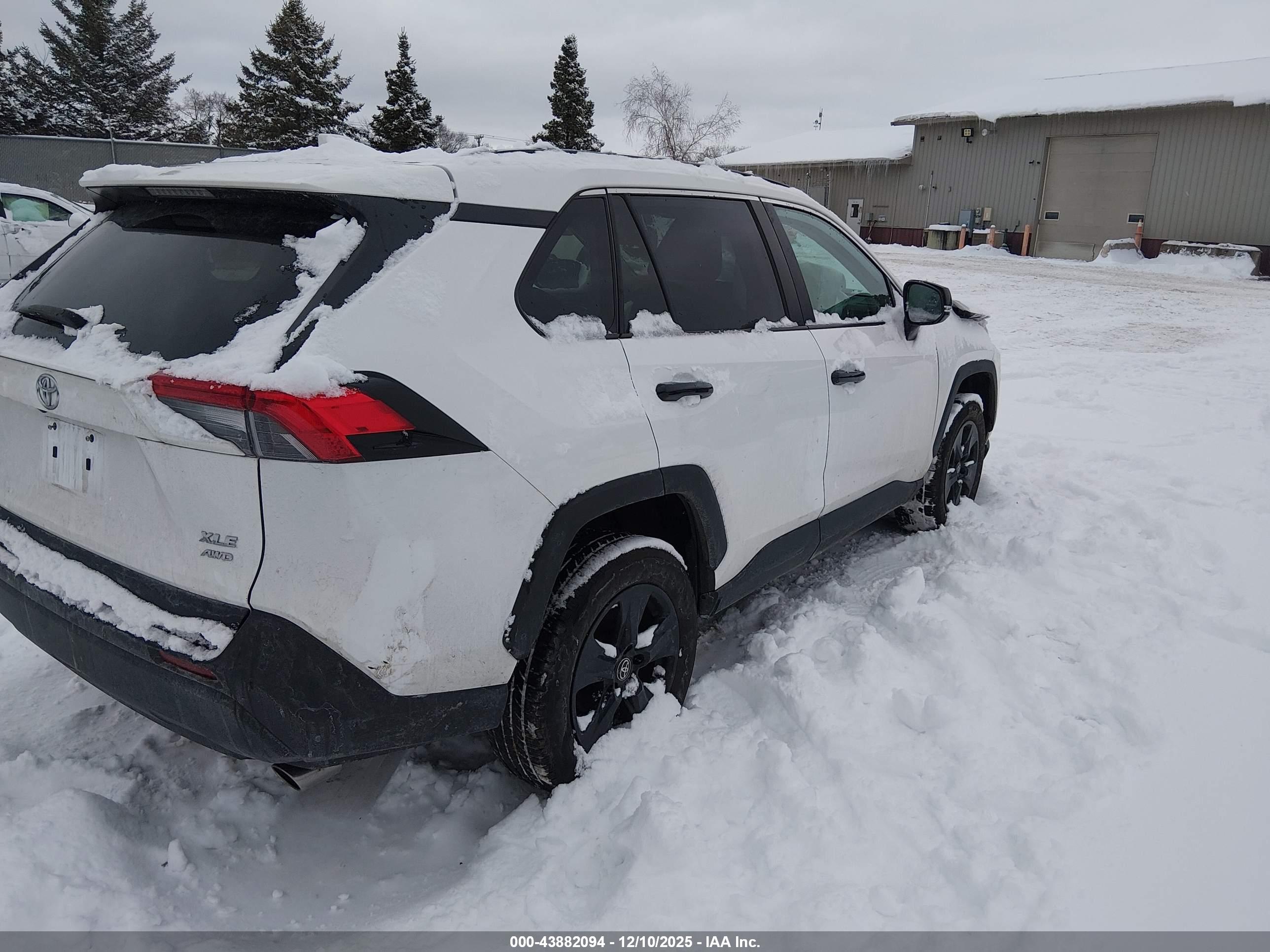 TOYOTA RAV4 image 4