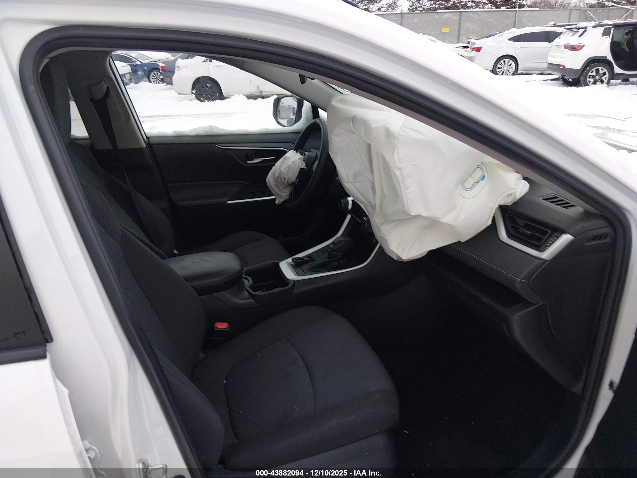 TOYOTA RAV4 image 5