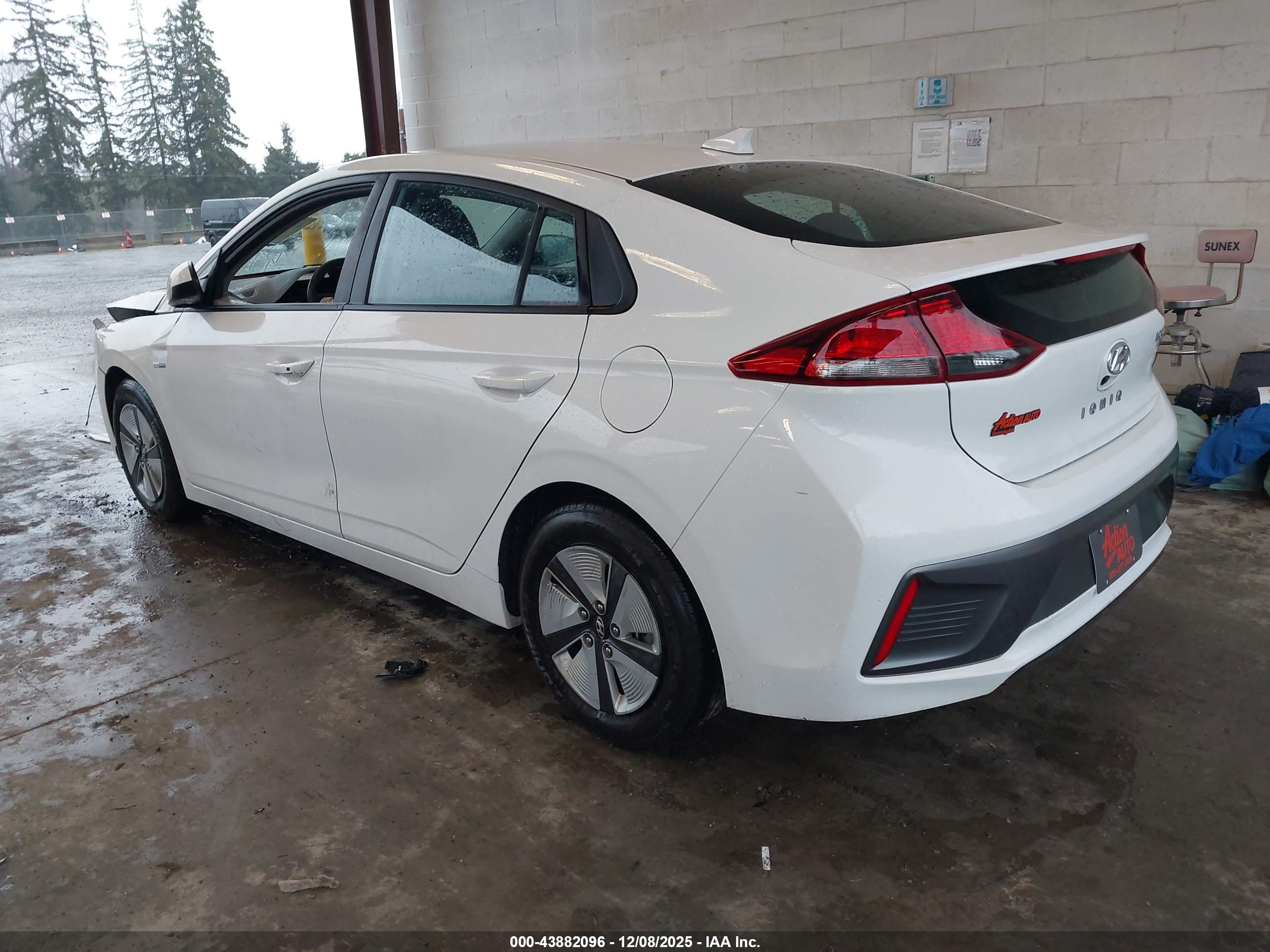 HYUNDAI IONIQ image 3