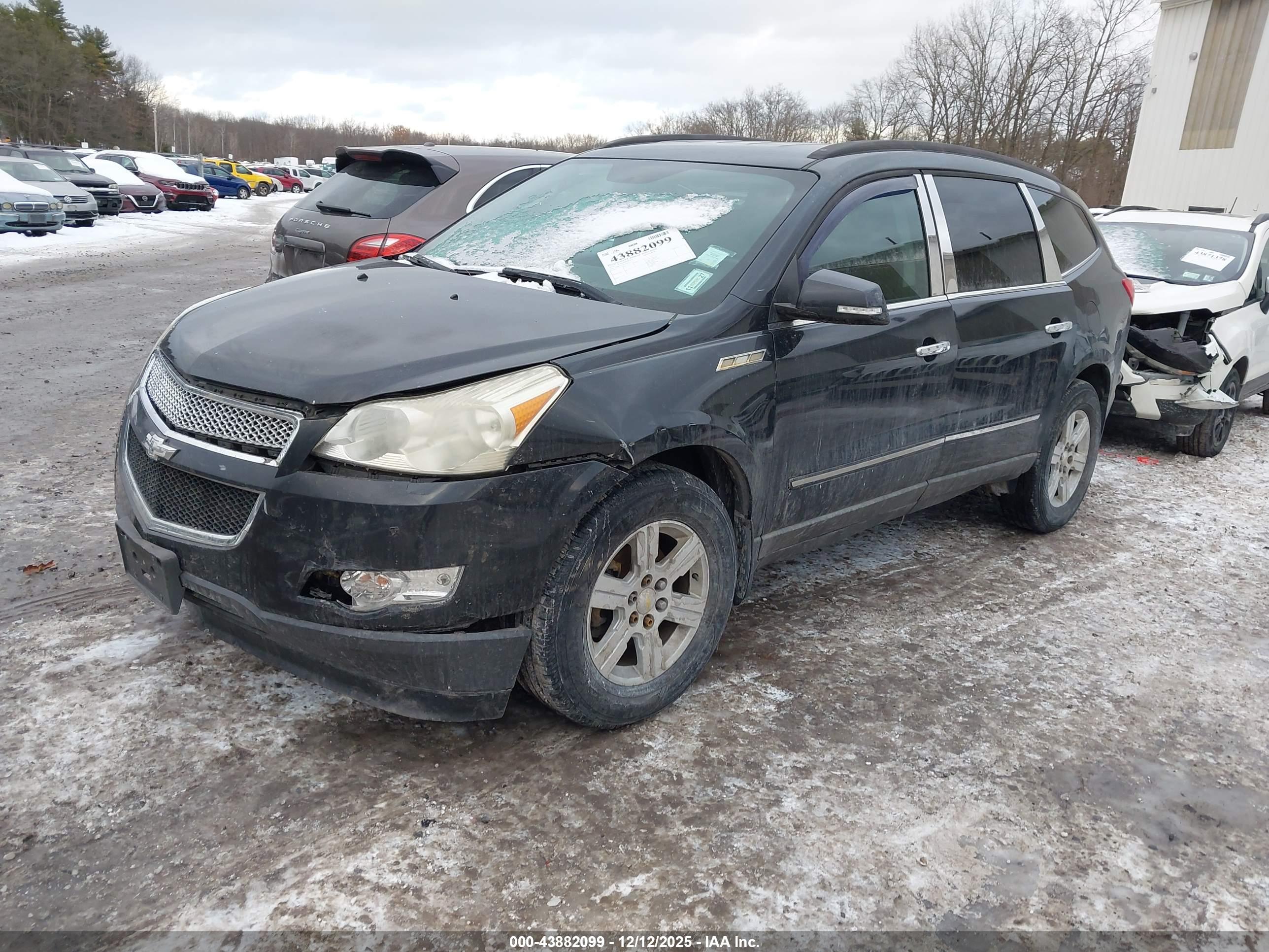 CHEVROLET TRAVERSE image 2