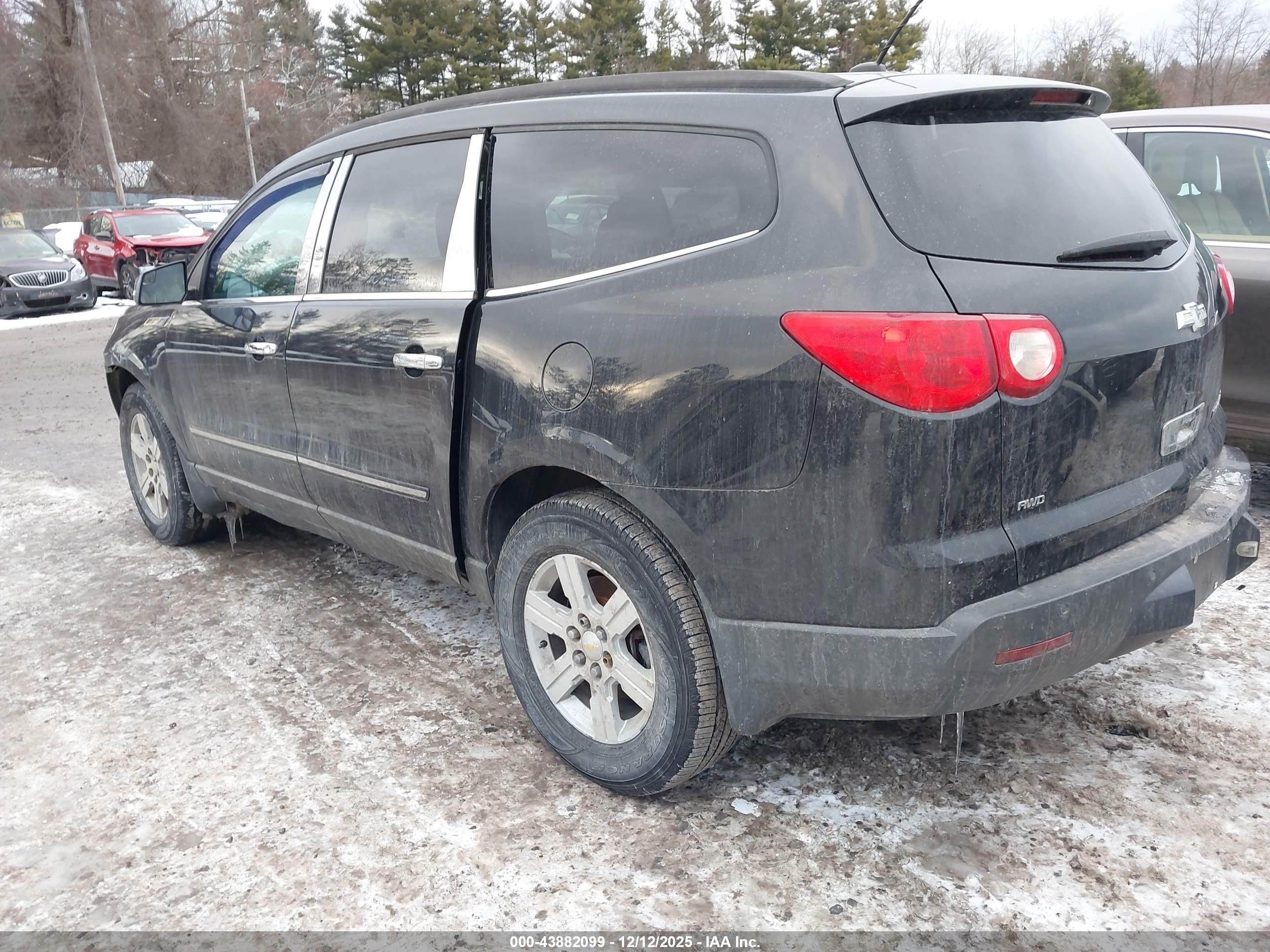 CHEVROLET TRAVERSE image 3