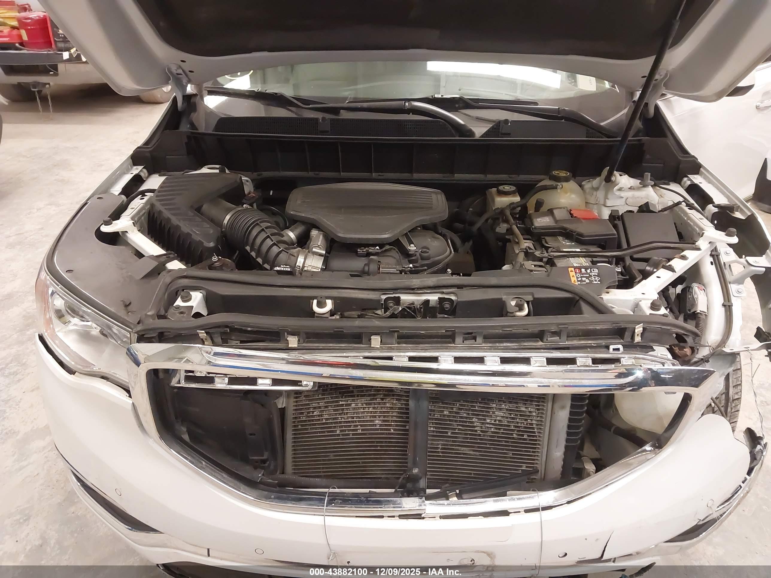 GMC ACADIA image 10