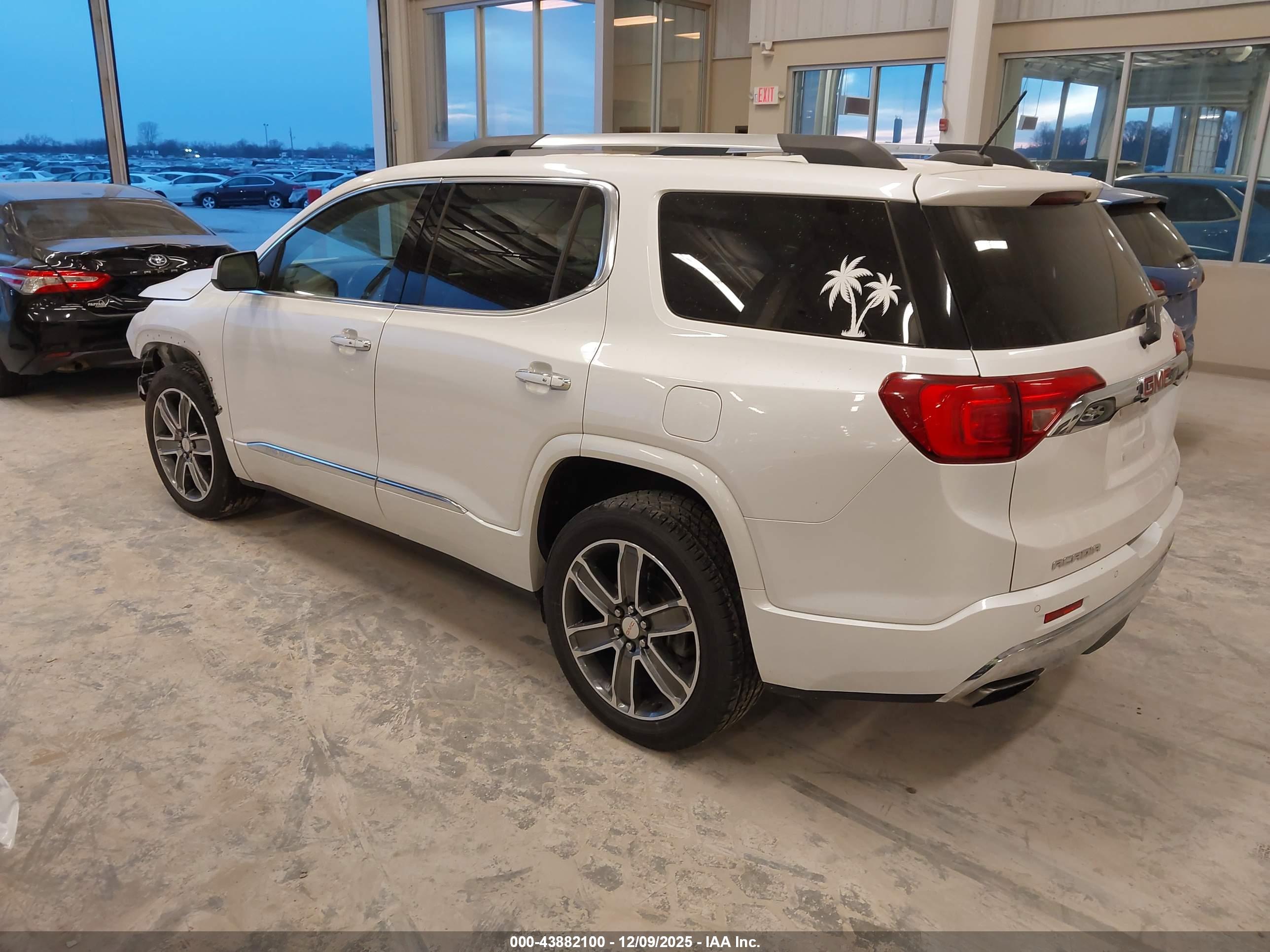 GMC ACADIA image 3