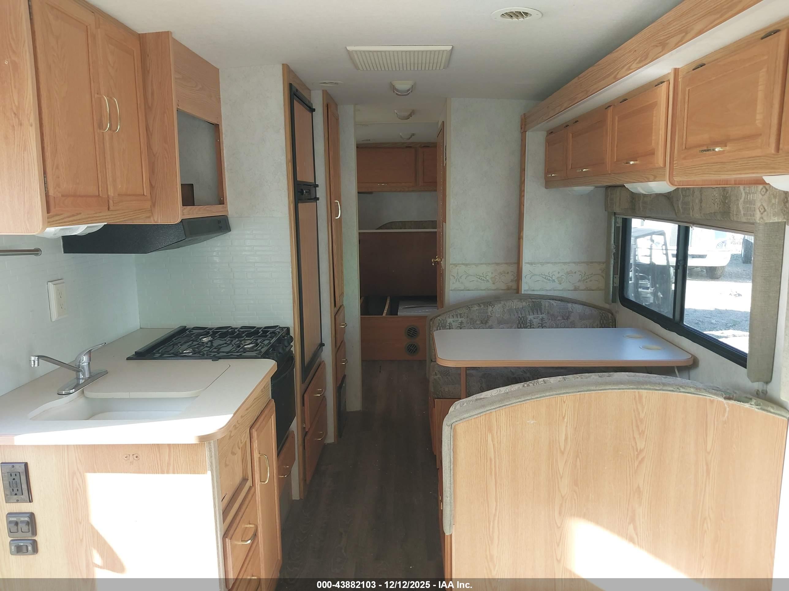 FORD F550 image 8