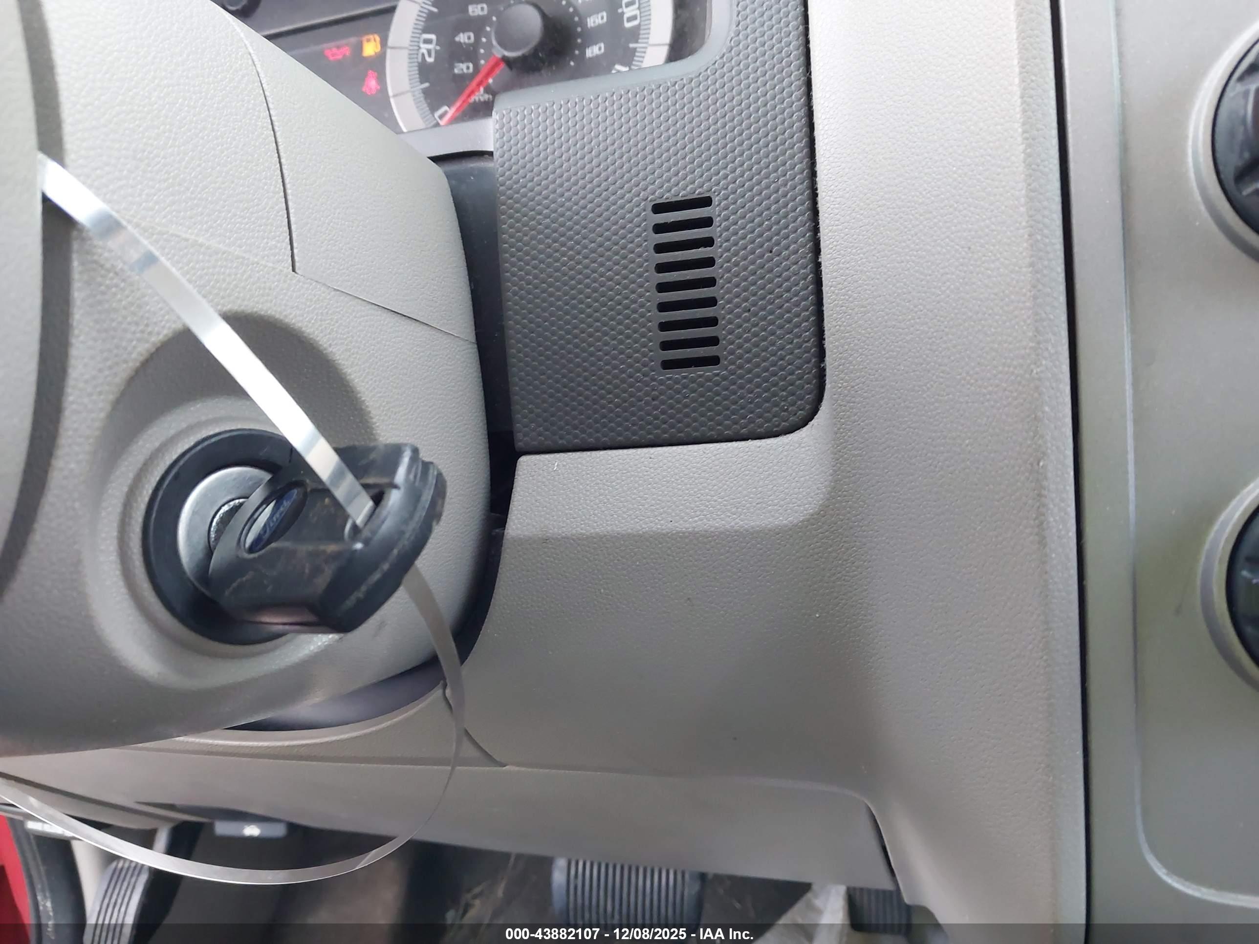 FORD ESCAPE image 11
