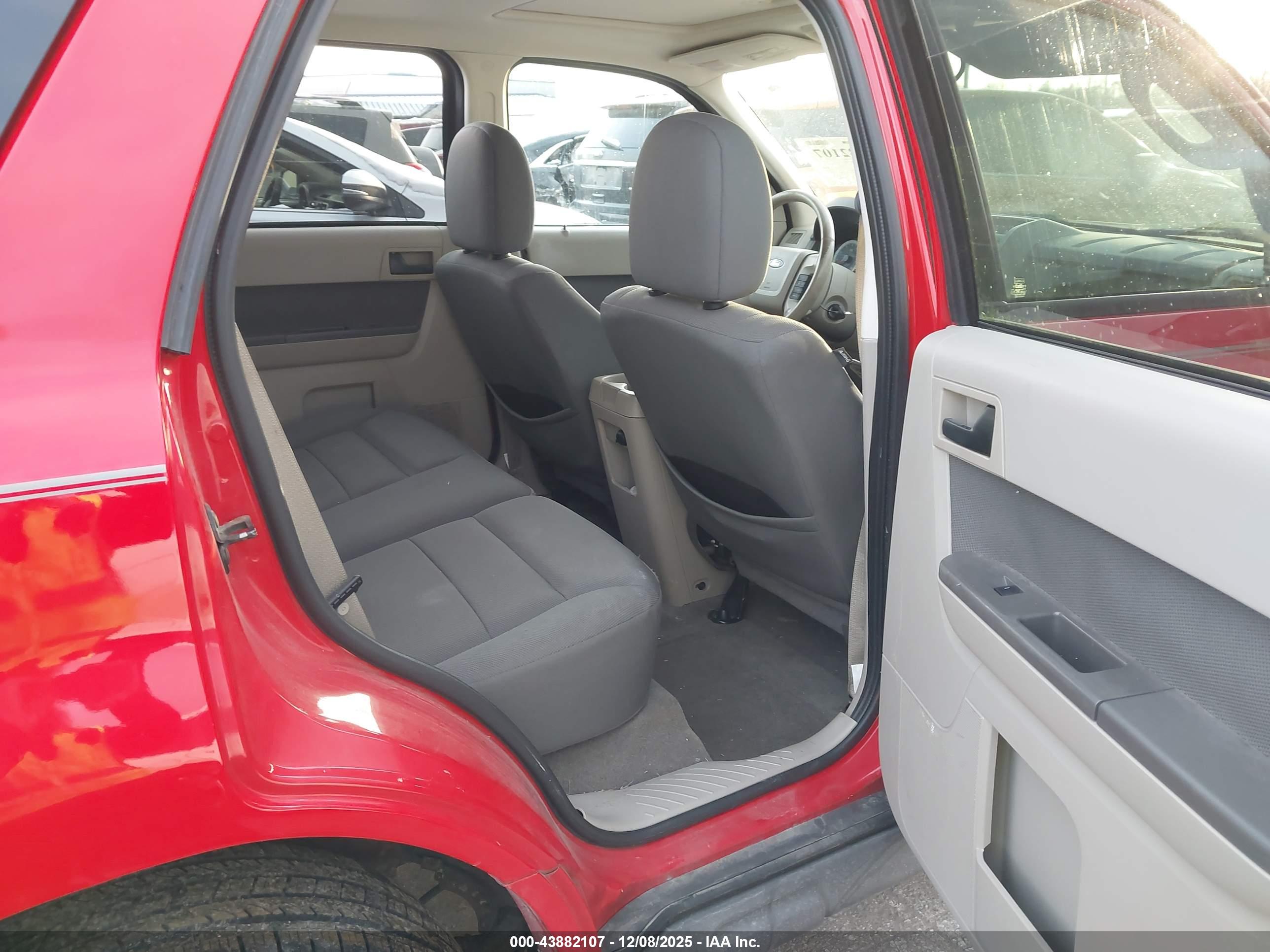 FORD ESCAPE image 8