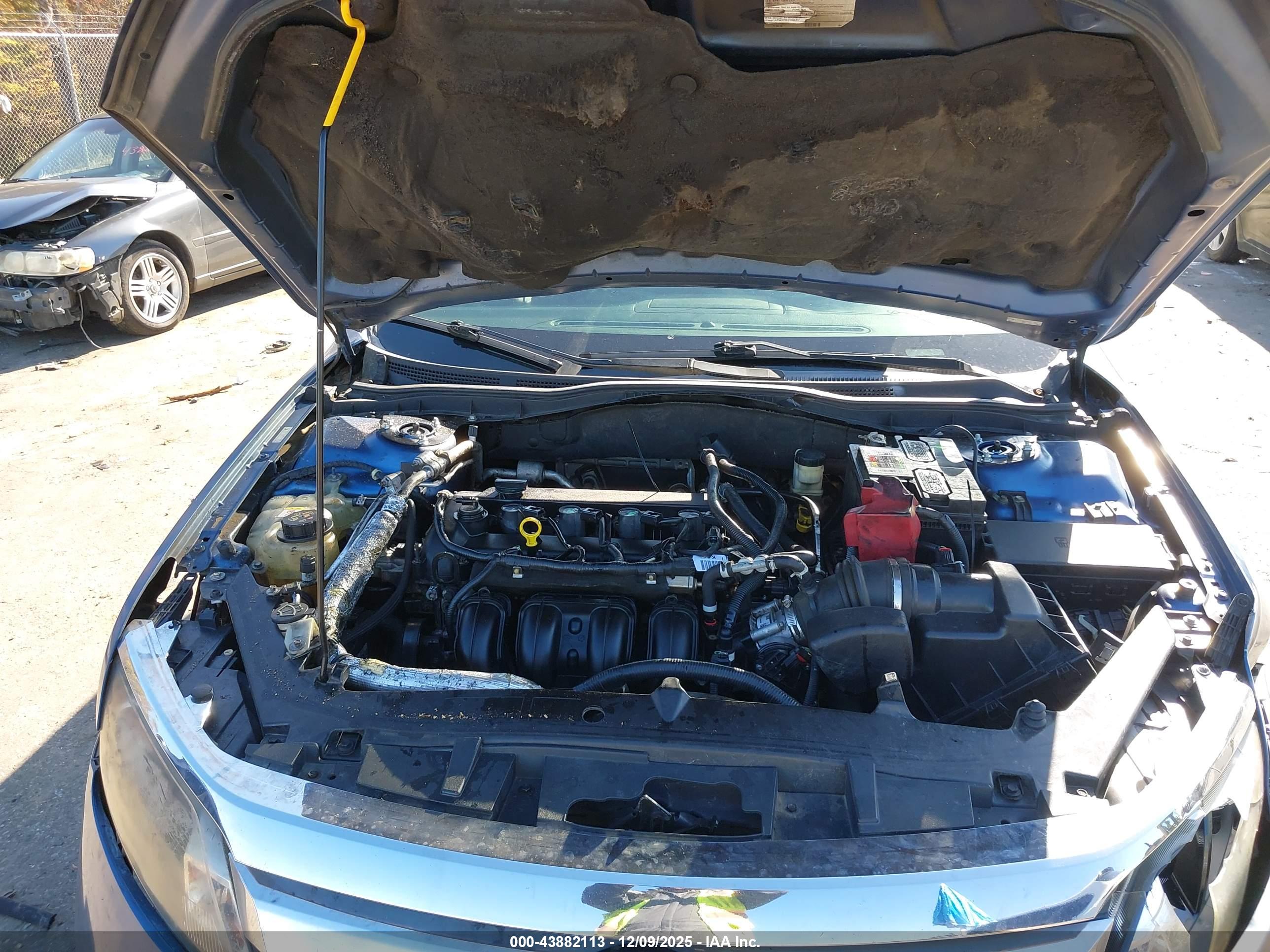 FORD FUSION image 10