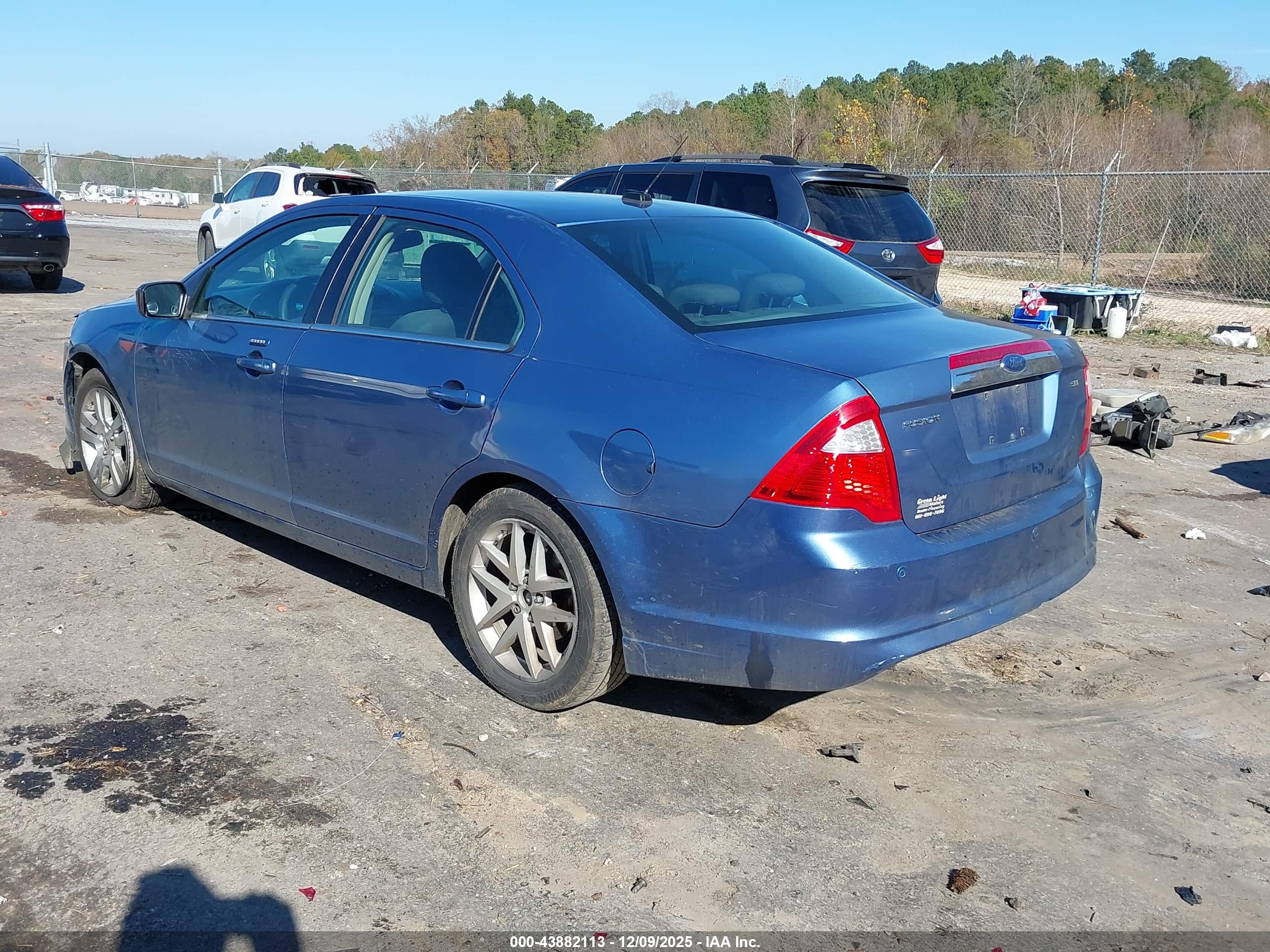 FORD FUSION image 3