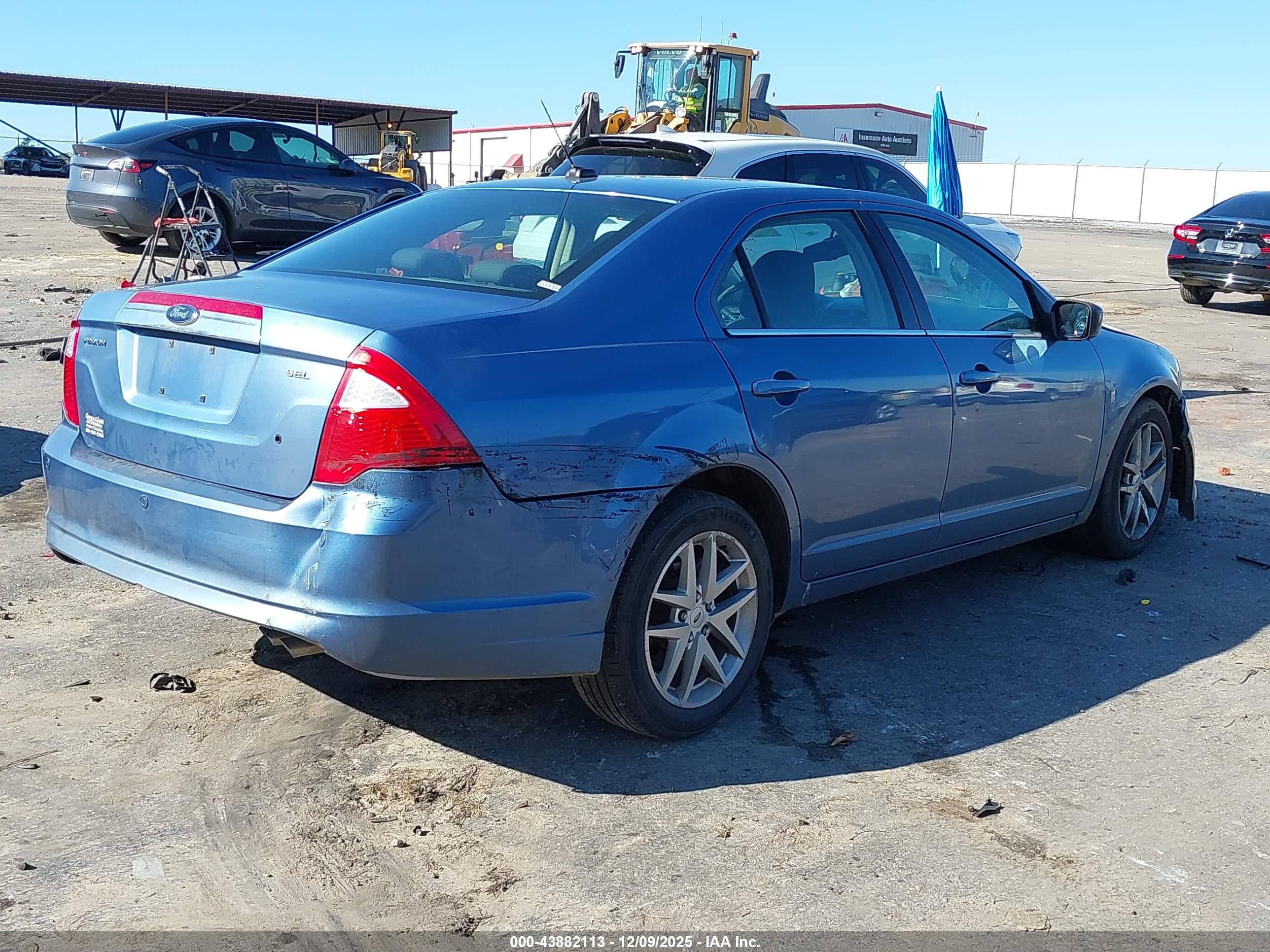 FORD FUSION image 4