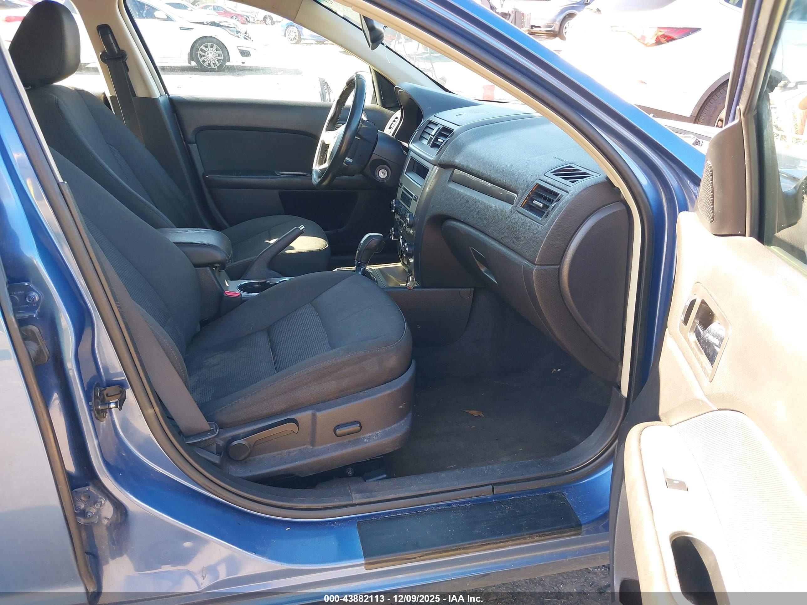 FORD FUSION image 5