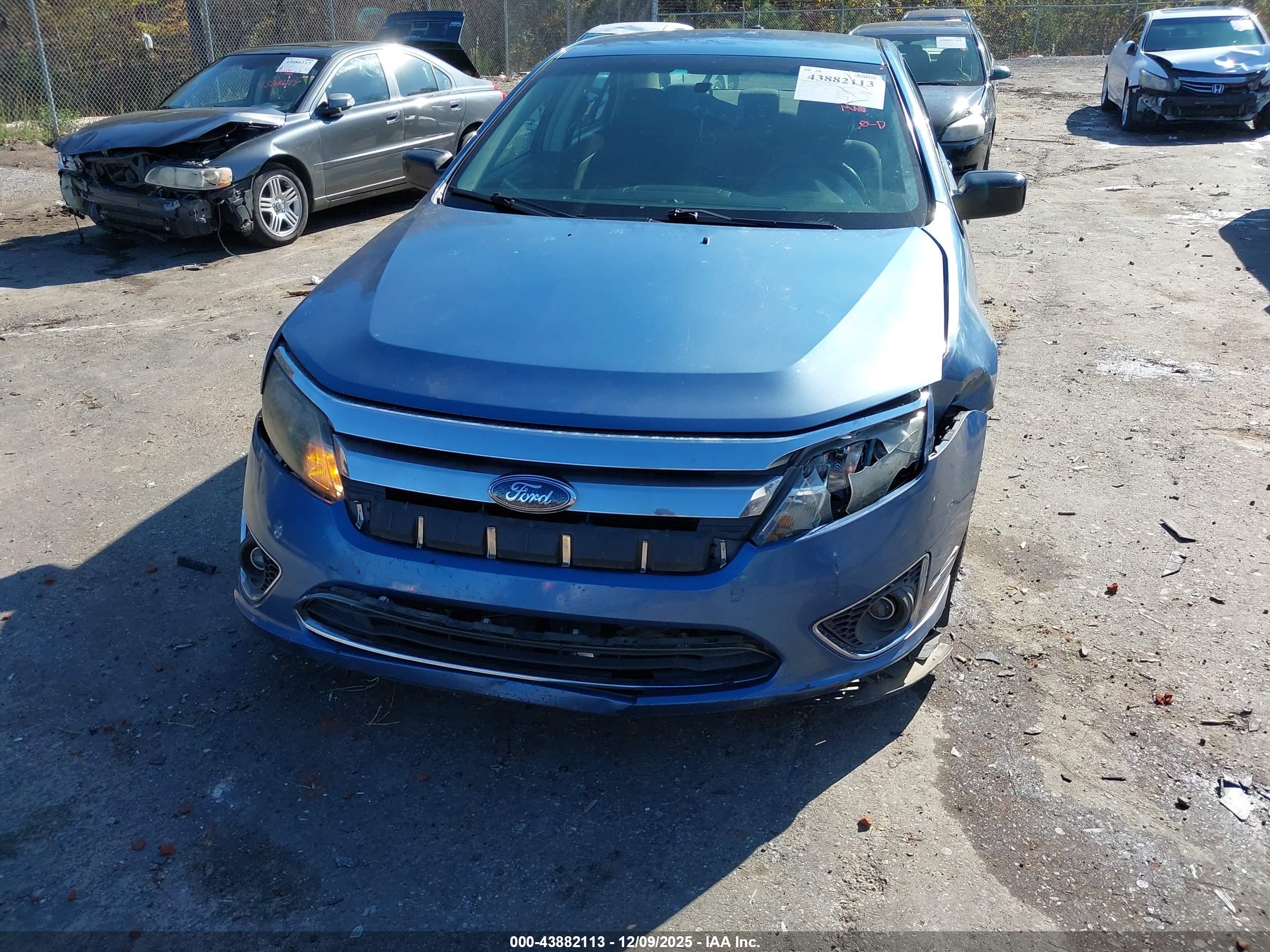 FORD FUSION image 6