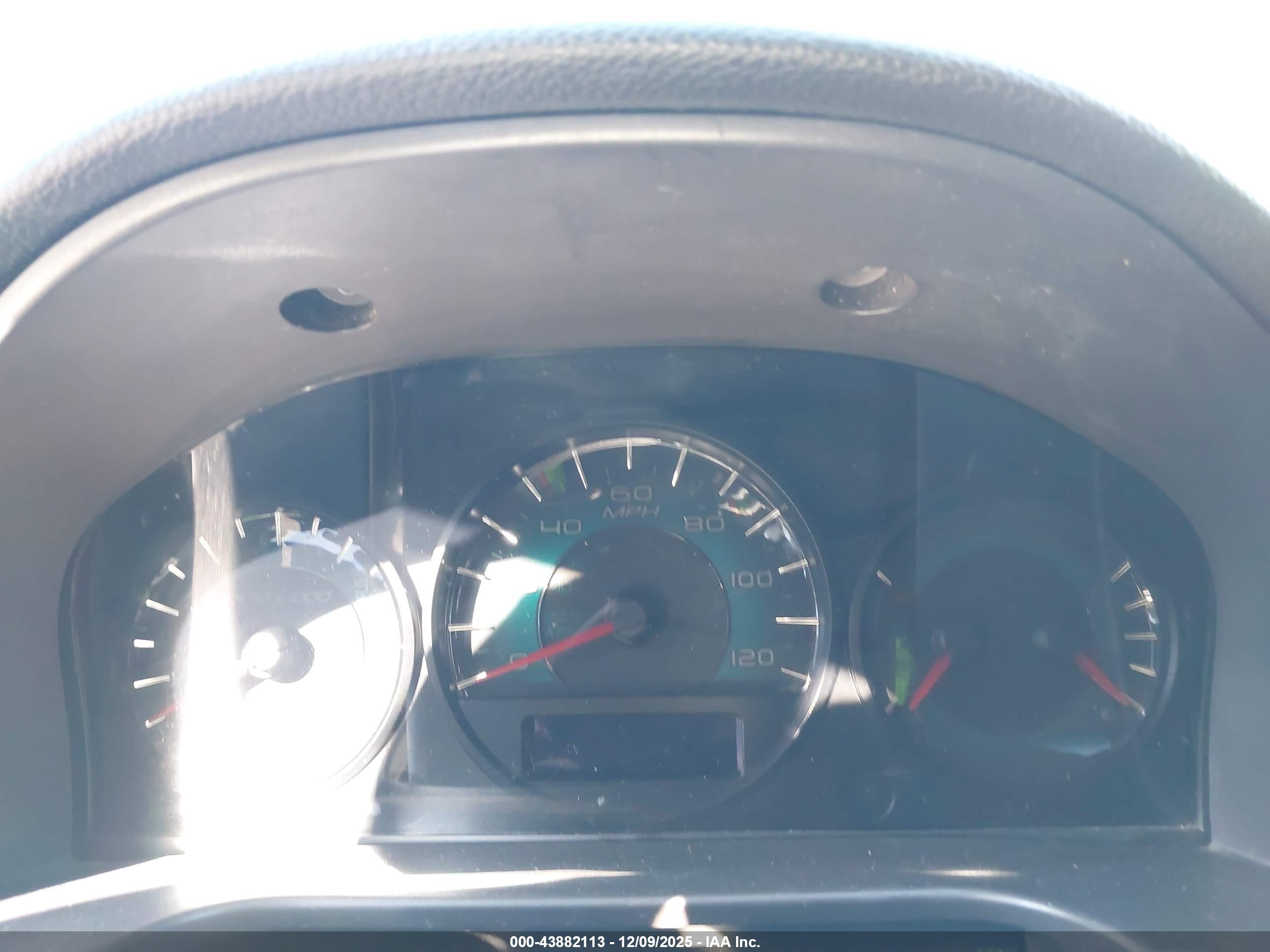 FORD FUSION image 7