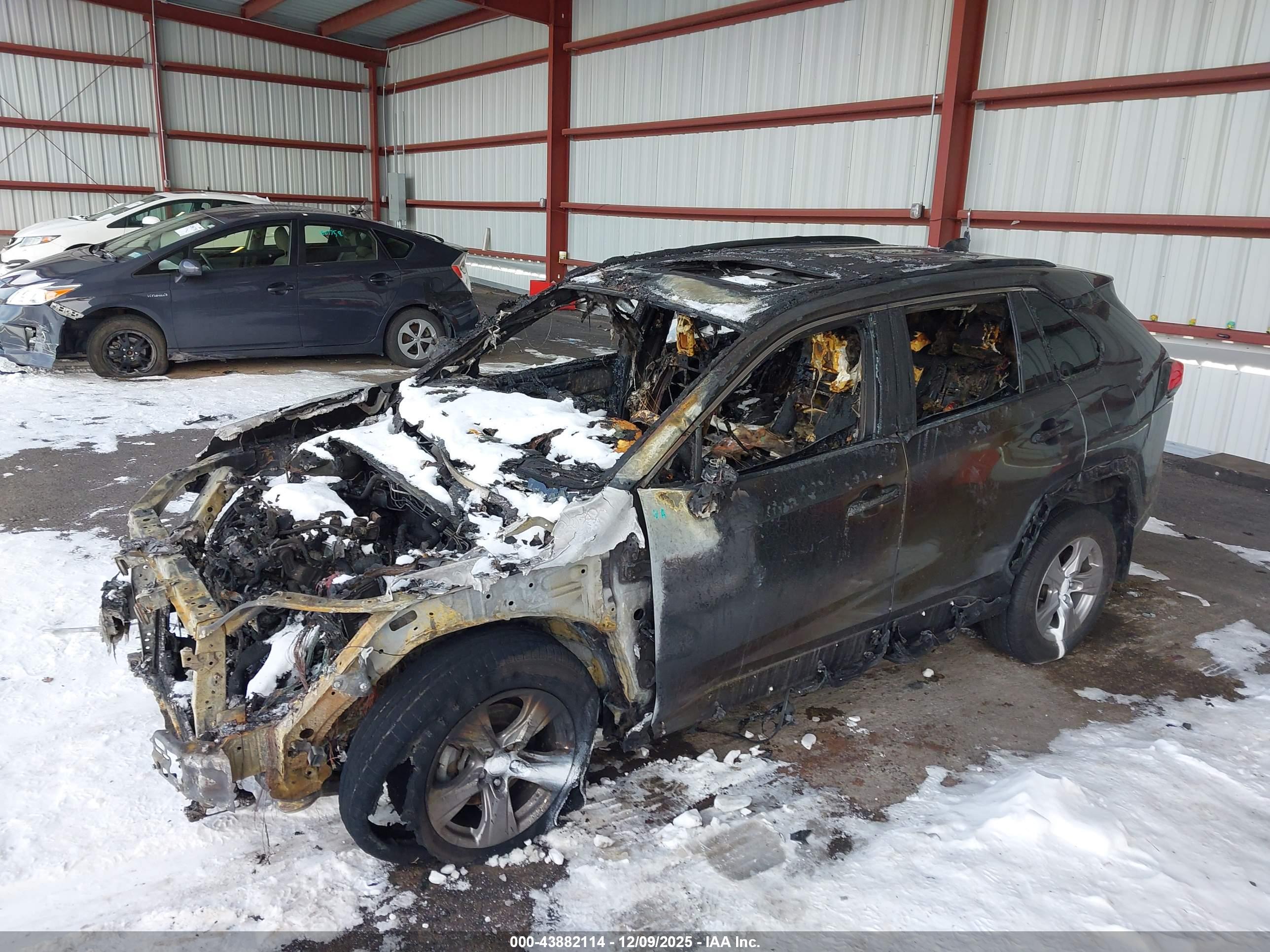 TOYOTA RAV4 image 6