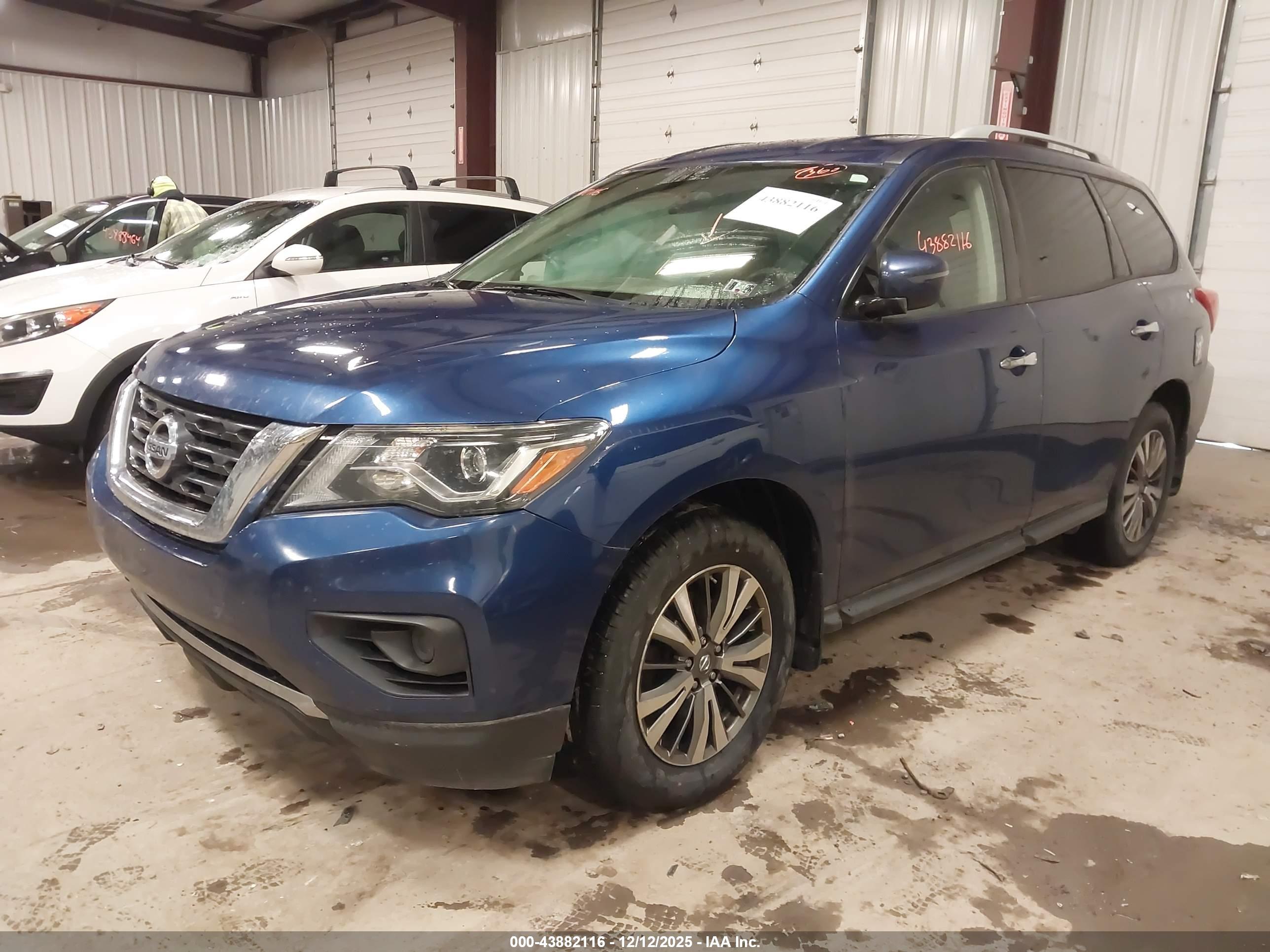 NISSAN PATHFINDER image 2