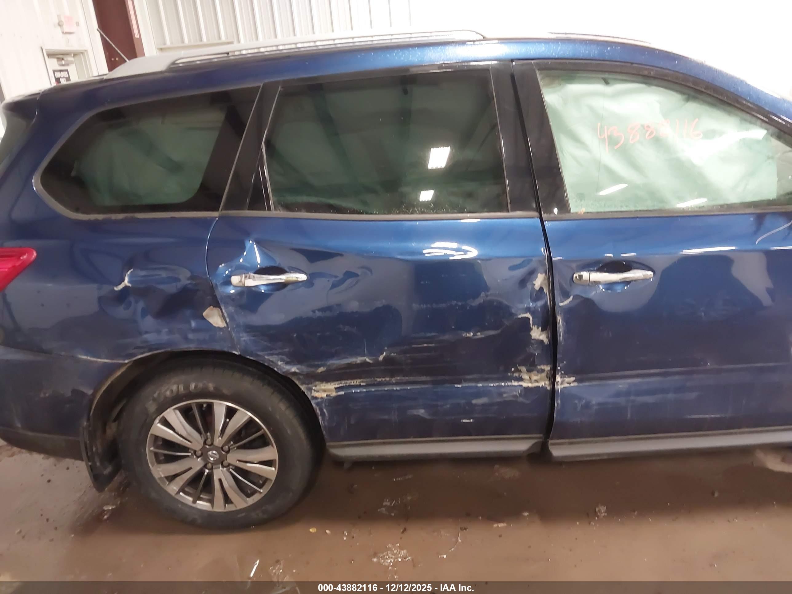 NISSAN PATHFINDER image 6