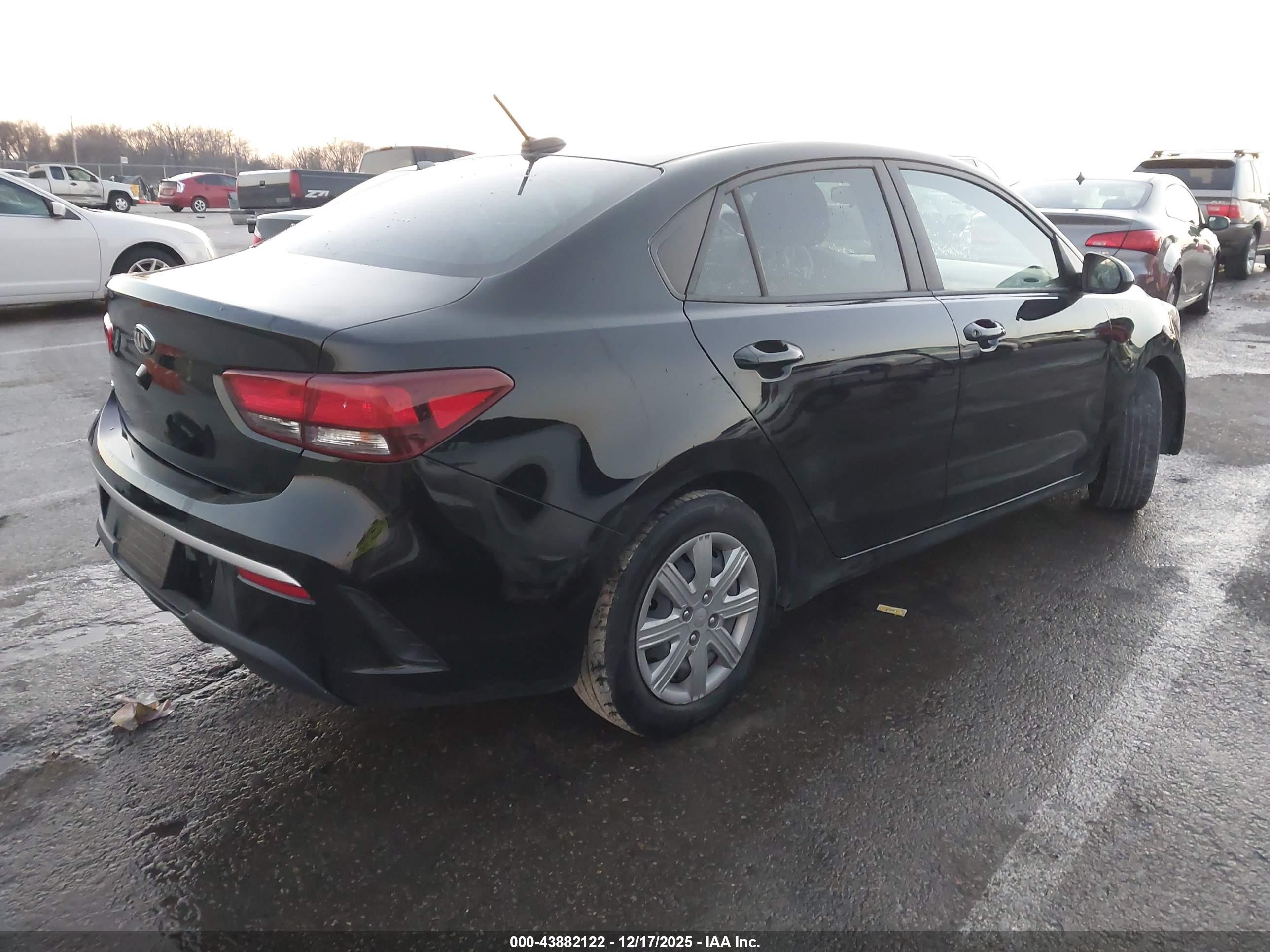 KIA RIO image 4
