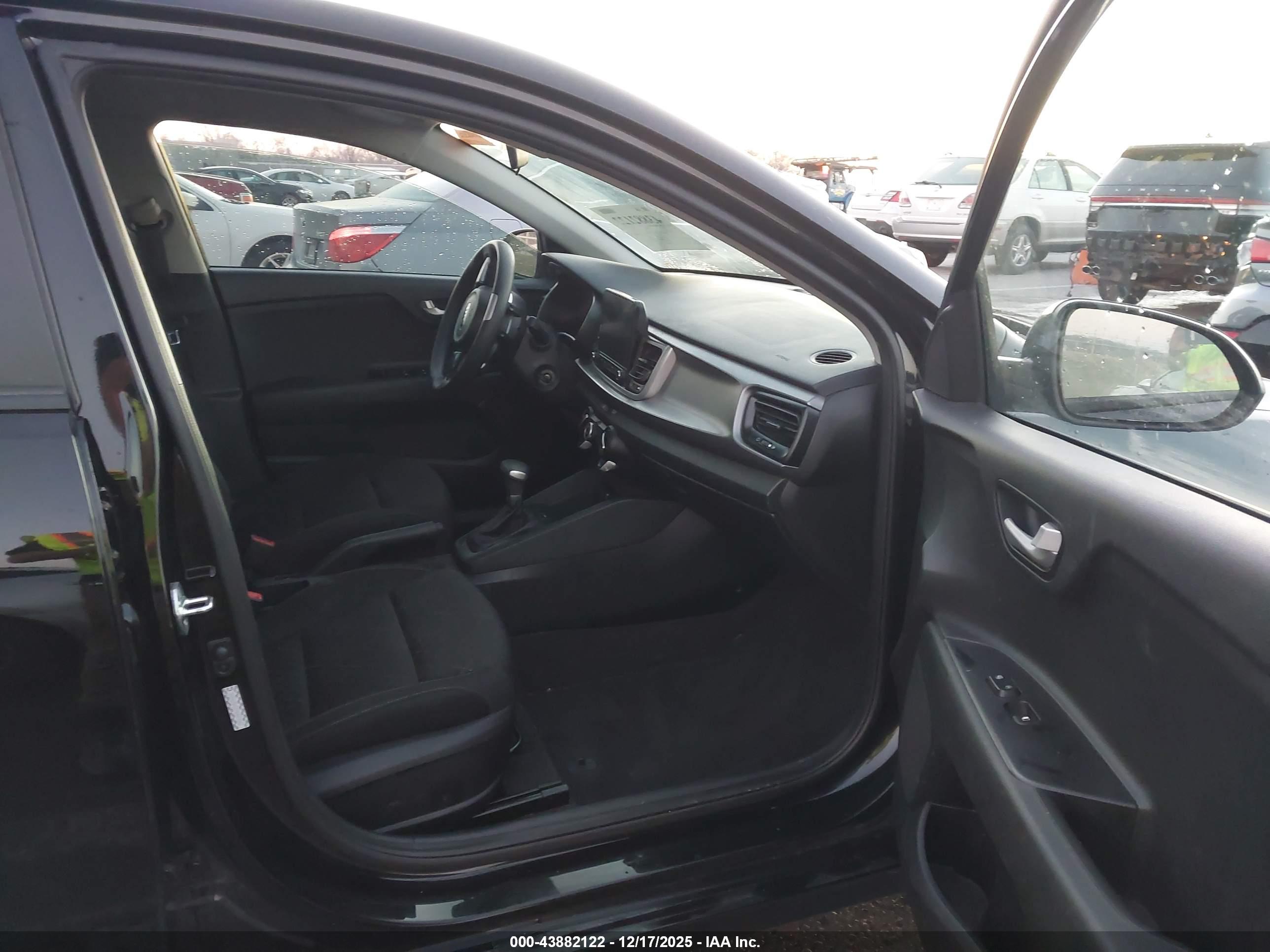 KIA RIO image 5