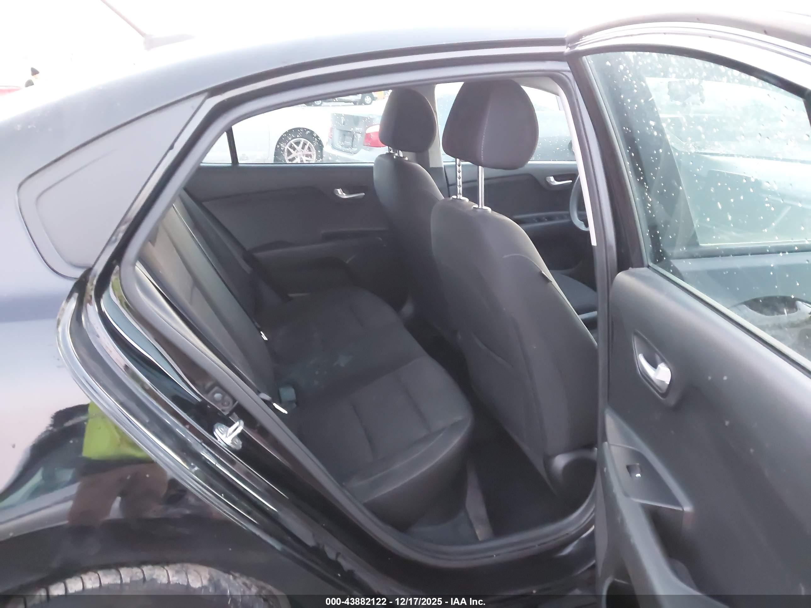KIA RIO image 8