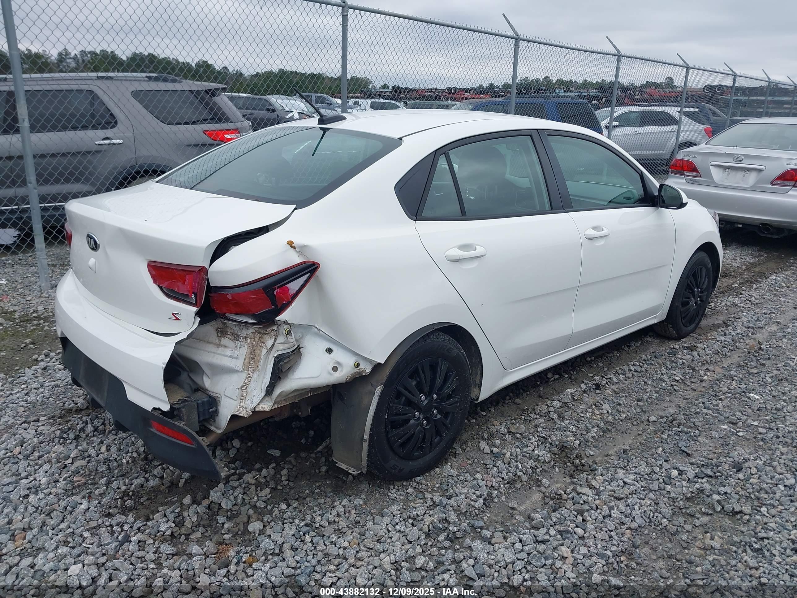 KIA RIO image 4