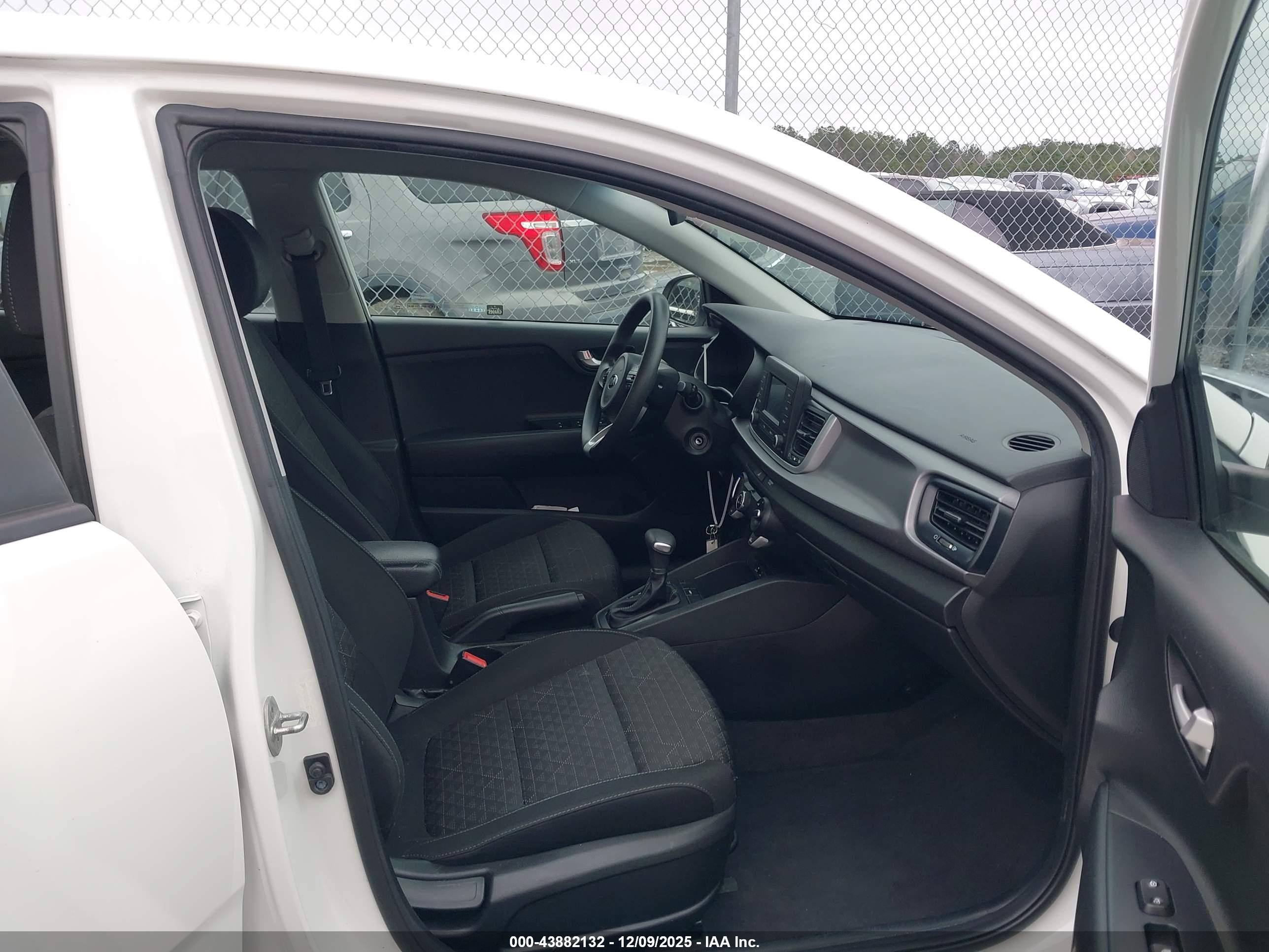 KIA RIO image 5