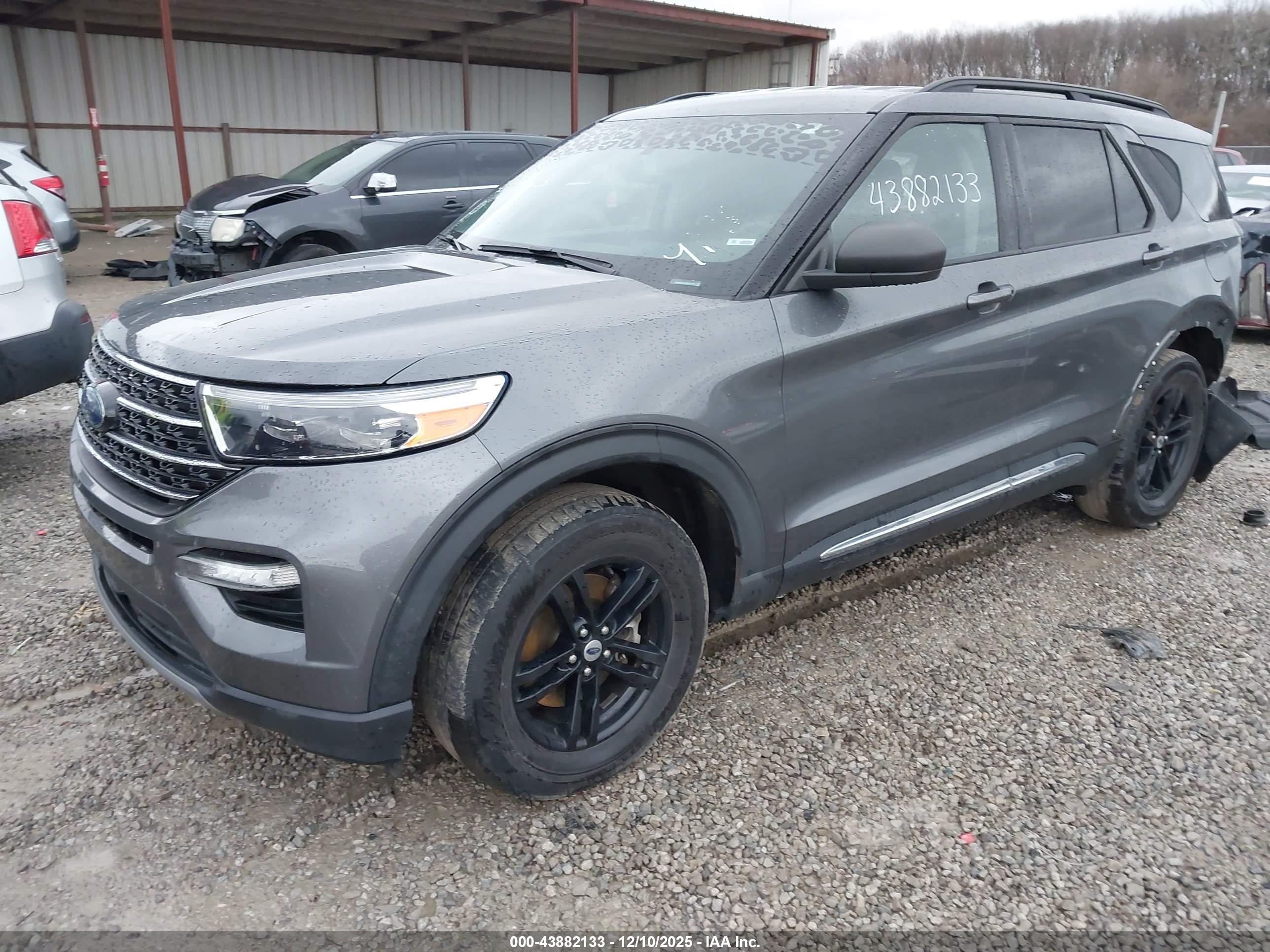 FORD EXPLORER image 2