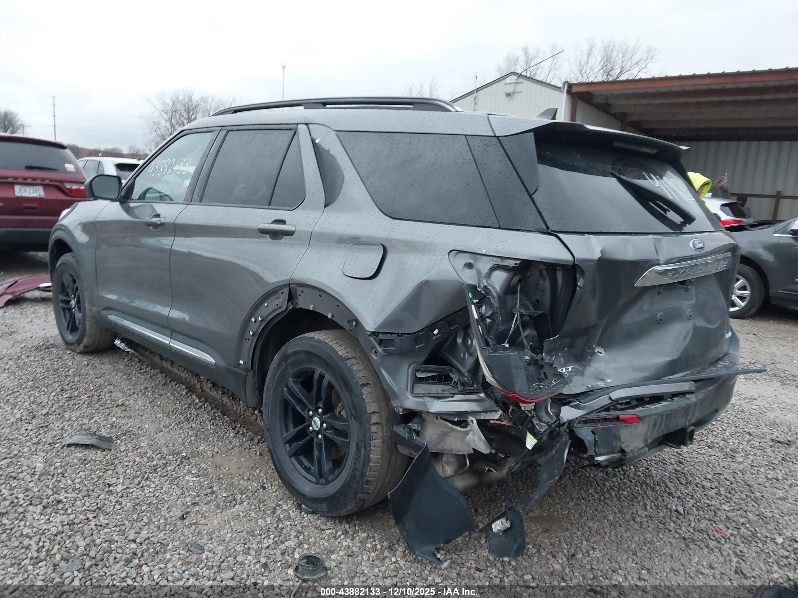 FORD EXPLORER image 3