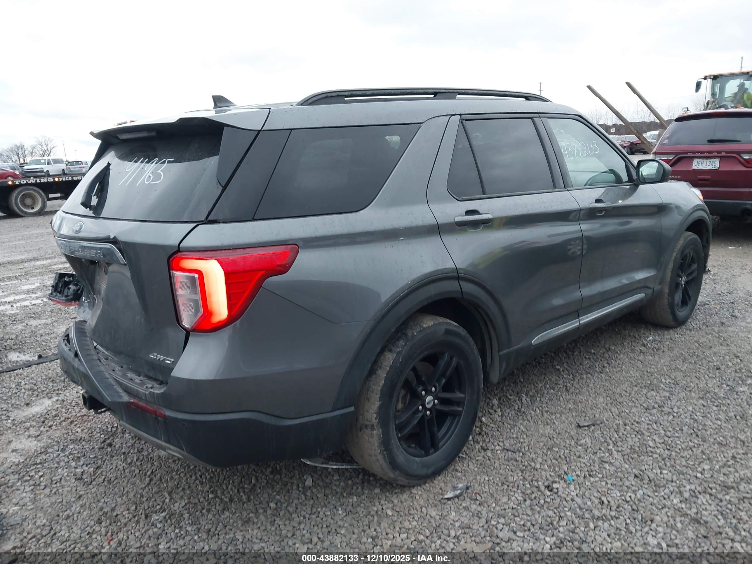 FORD EXPLORER image 4