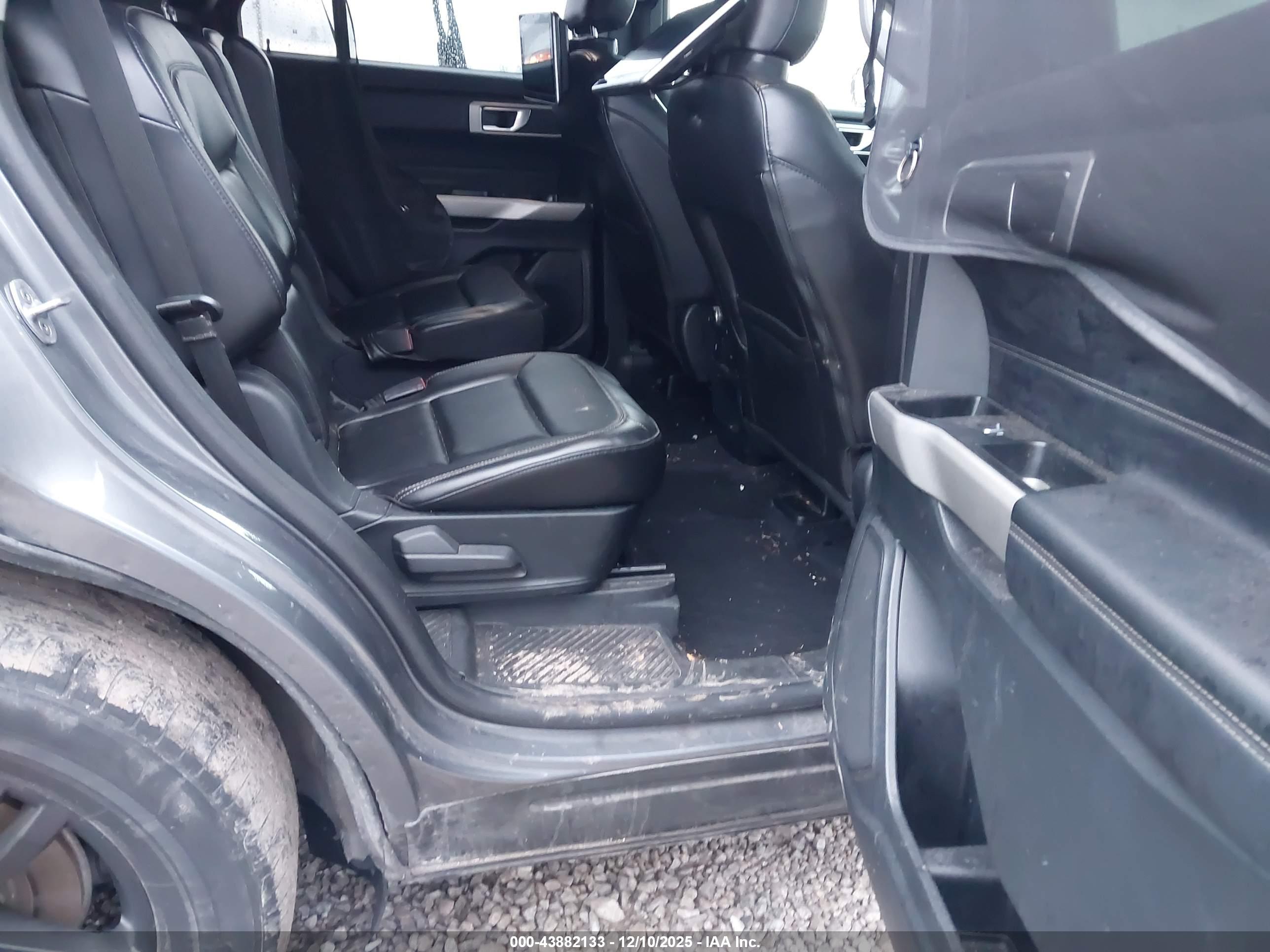 FORD EXPLORER image 8