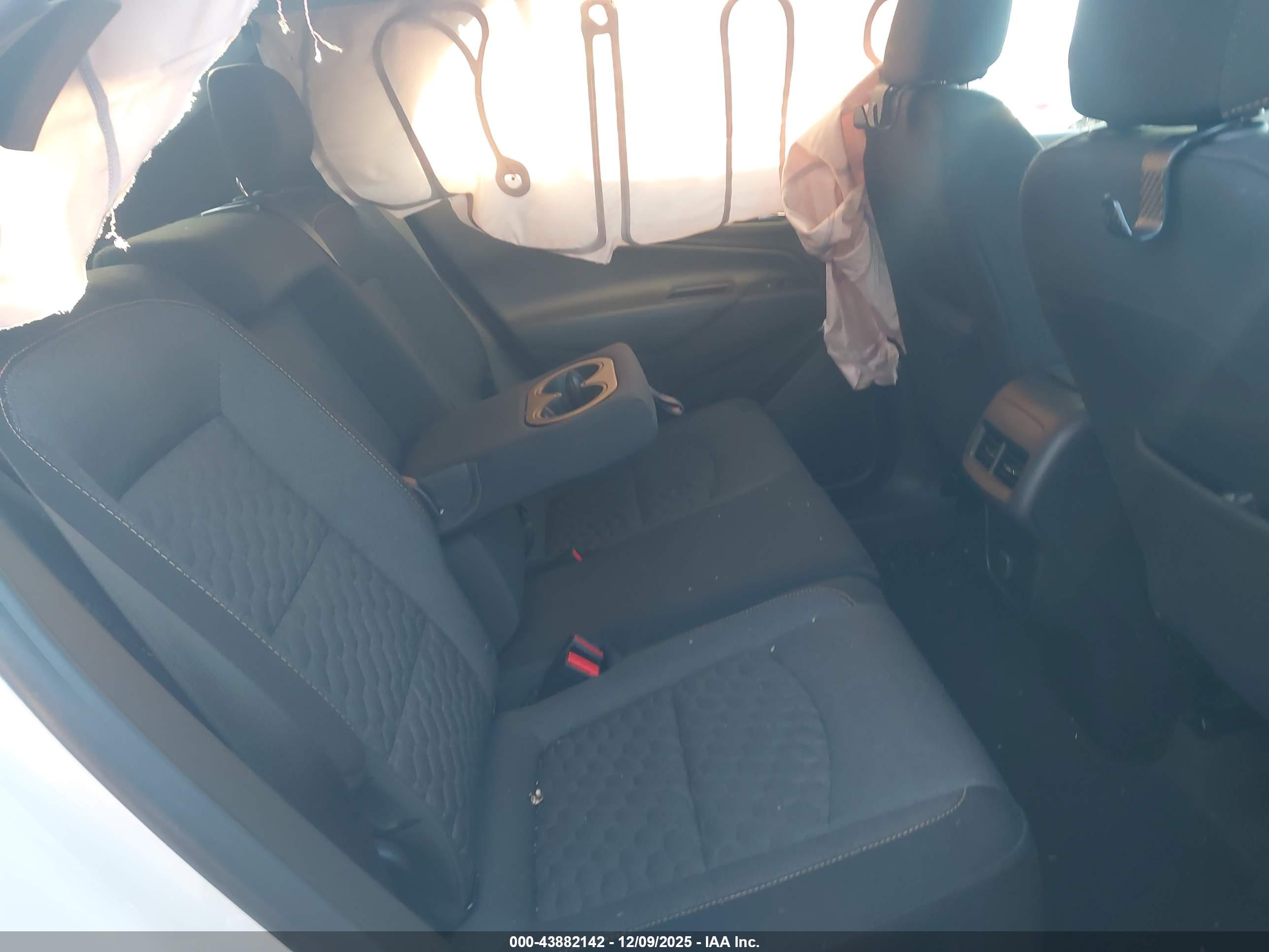 CHEVROLET EQUINOX image 8