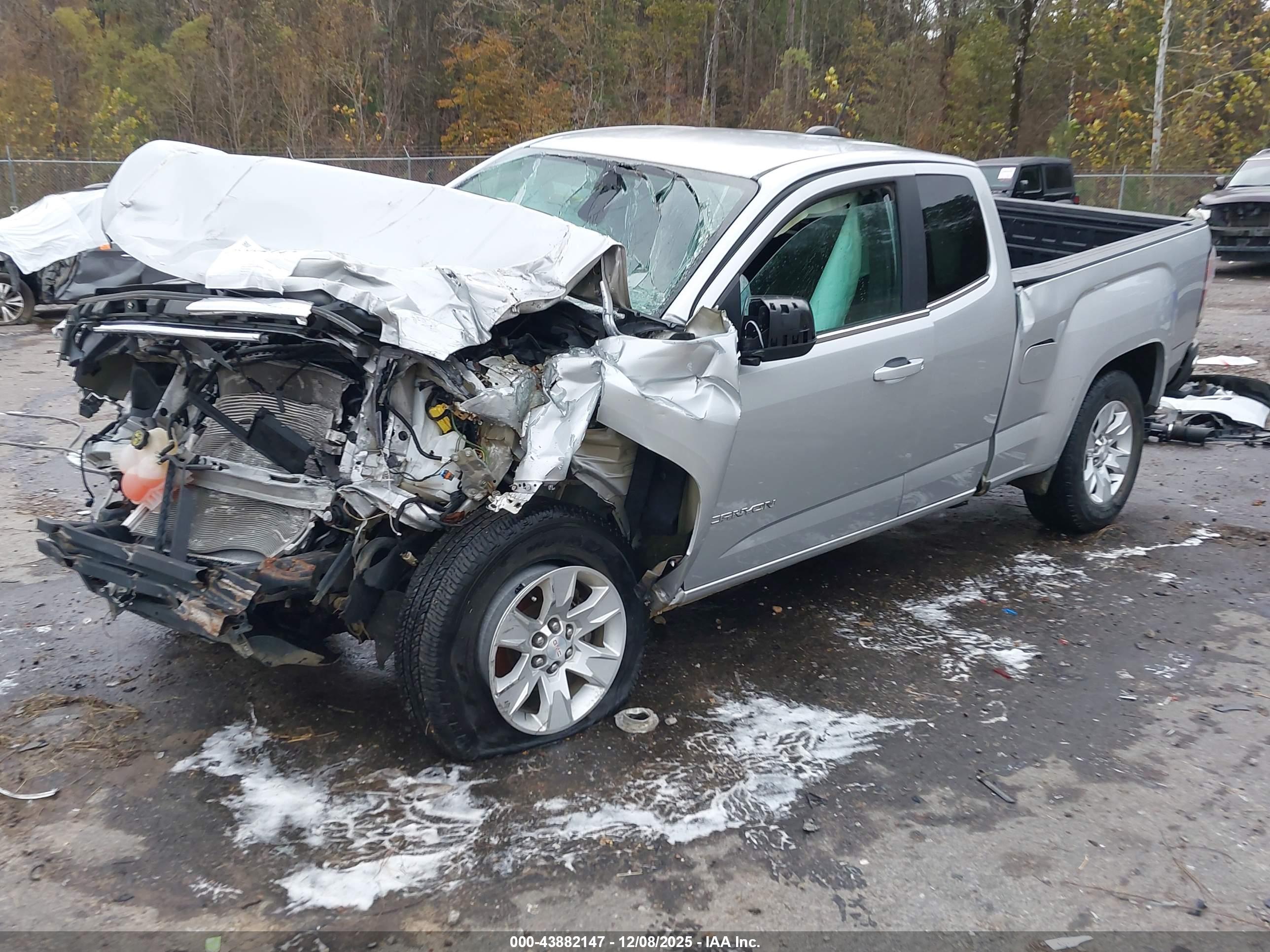 GMC CANYON image 2