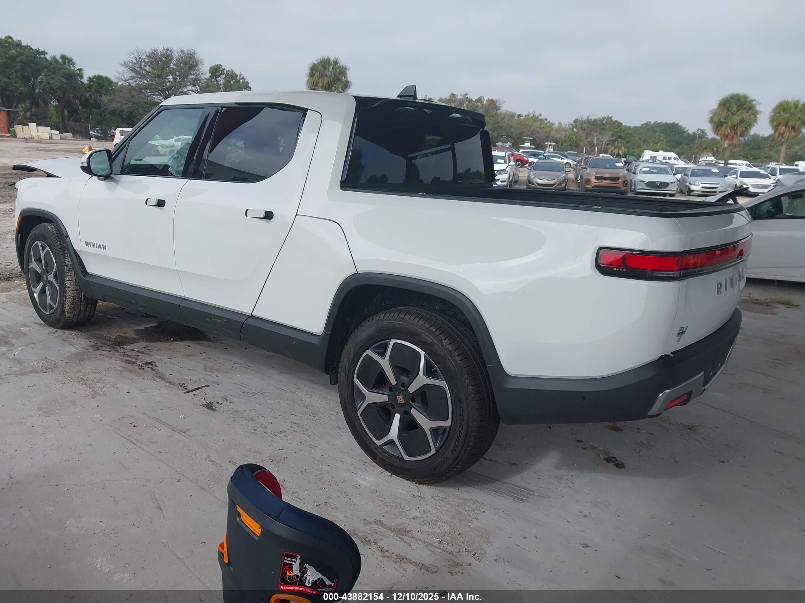 RIVIAN R1T image 3