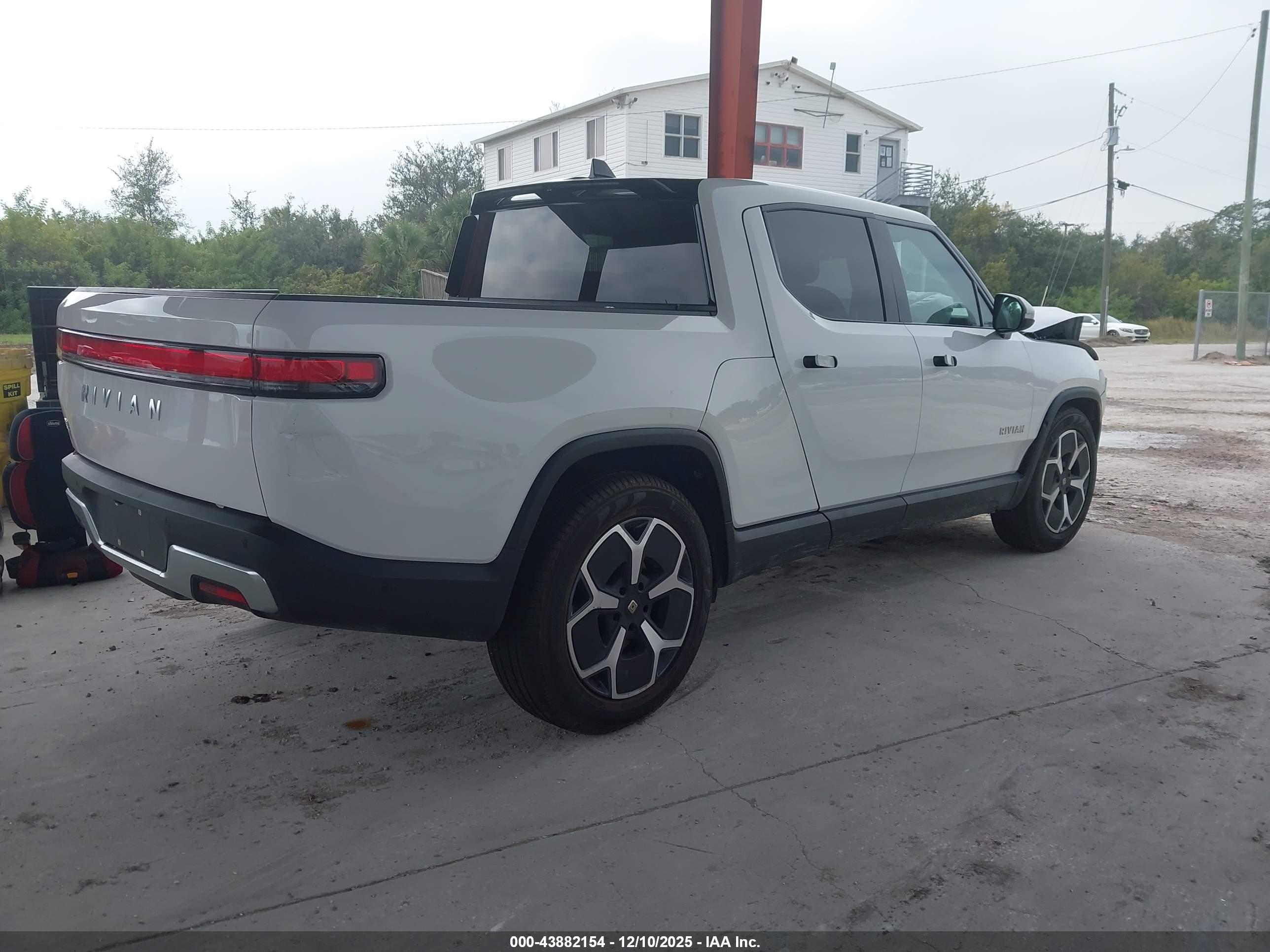 RIVIAN R1T image 4