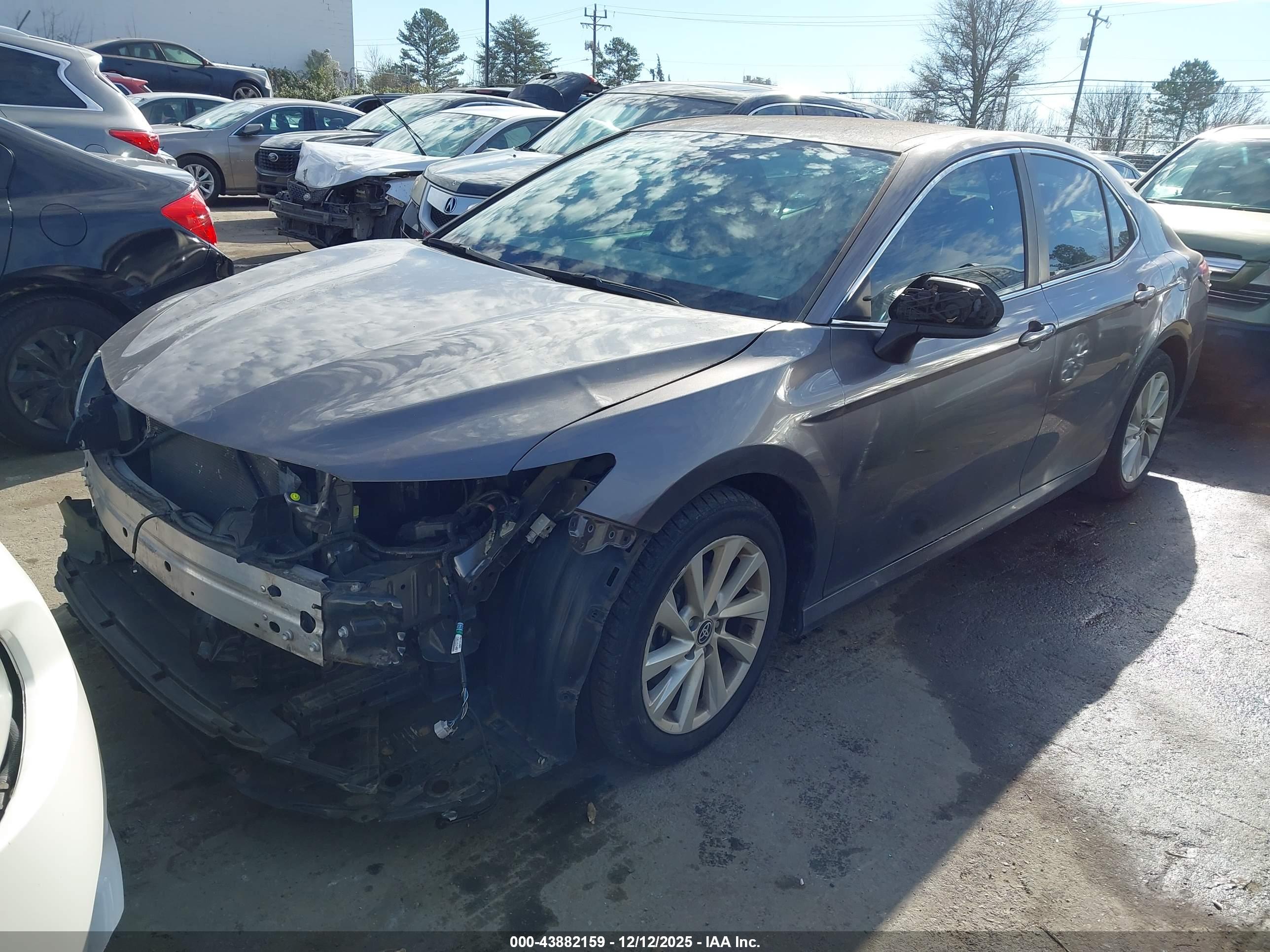TOYOTA CAMRY image 2