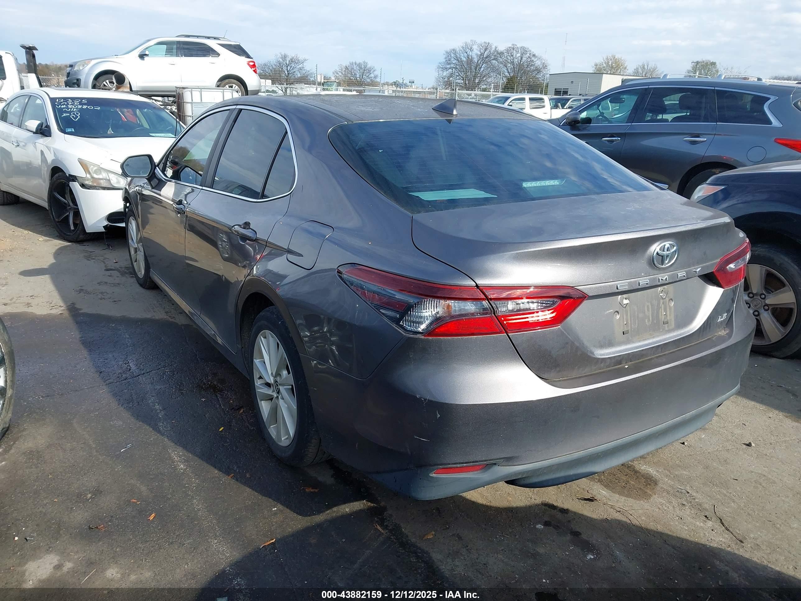 TOYOTA CAMRY image 3