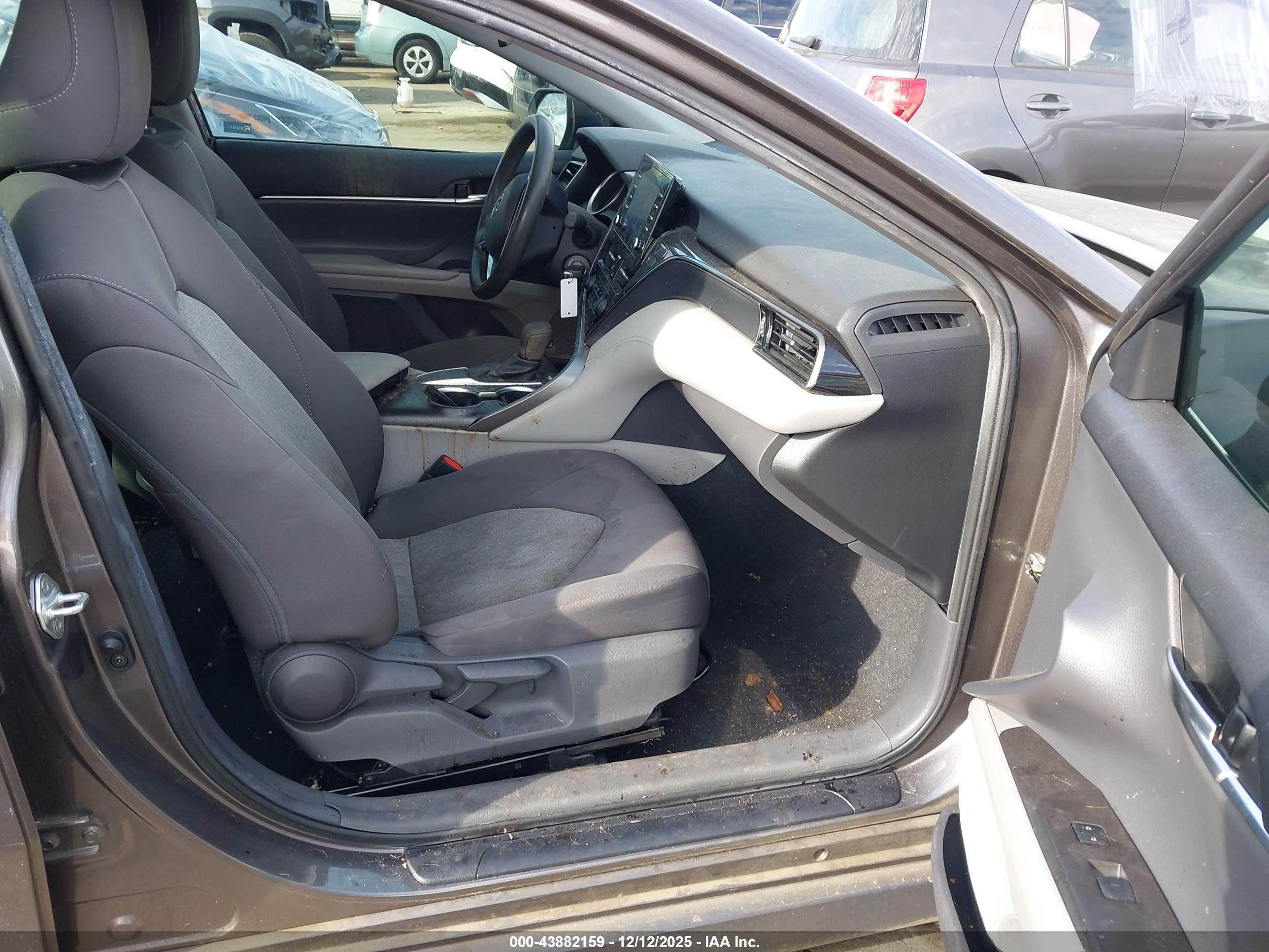 TOYOTA CAMRY image 5