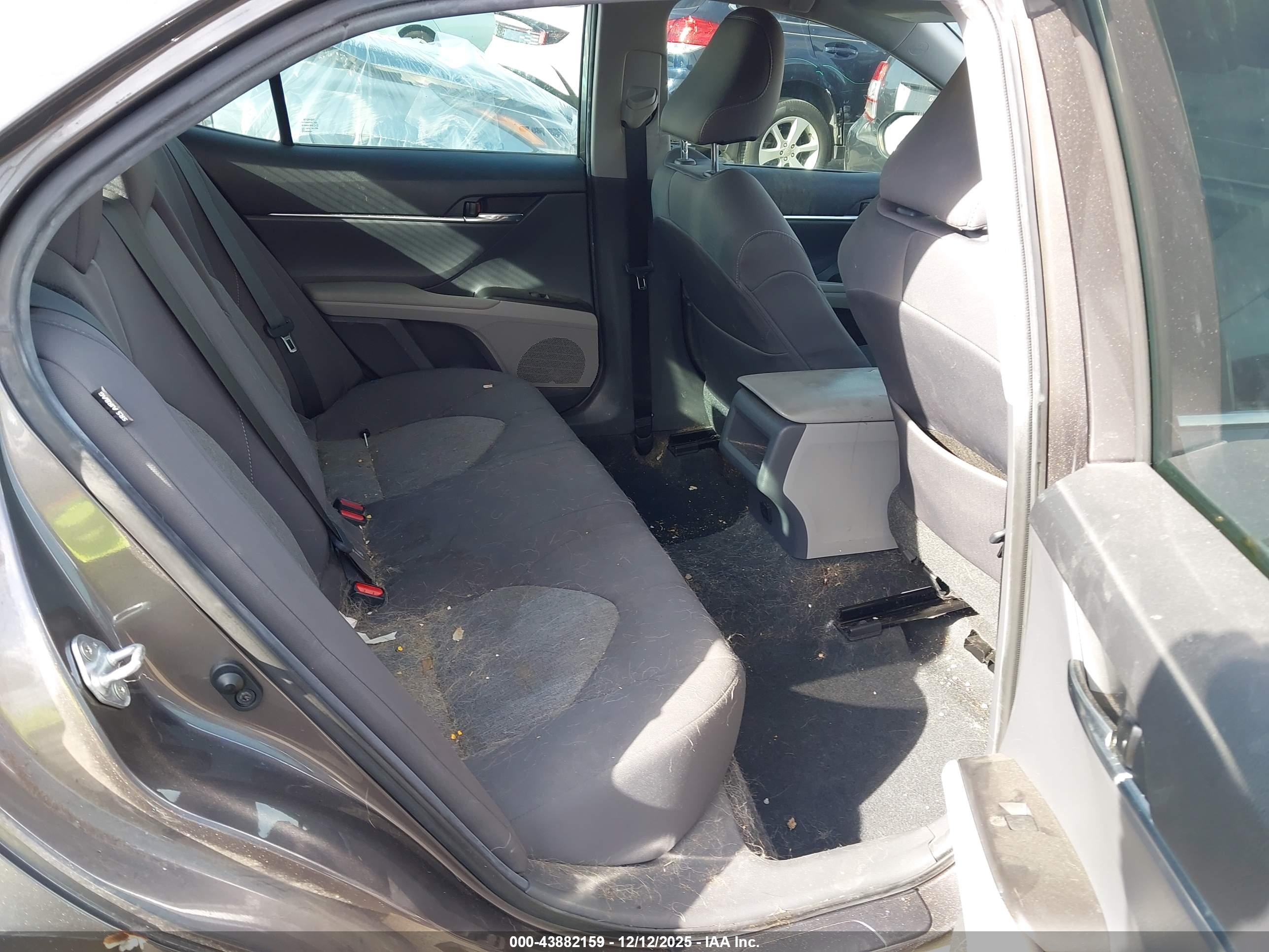 TOYOTA CAMRY image 8