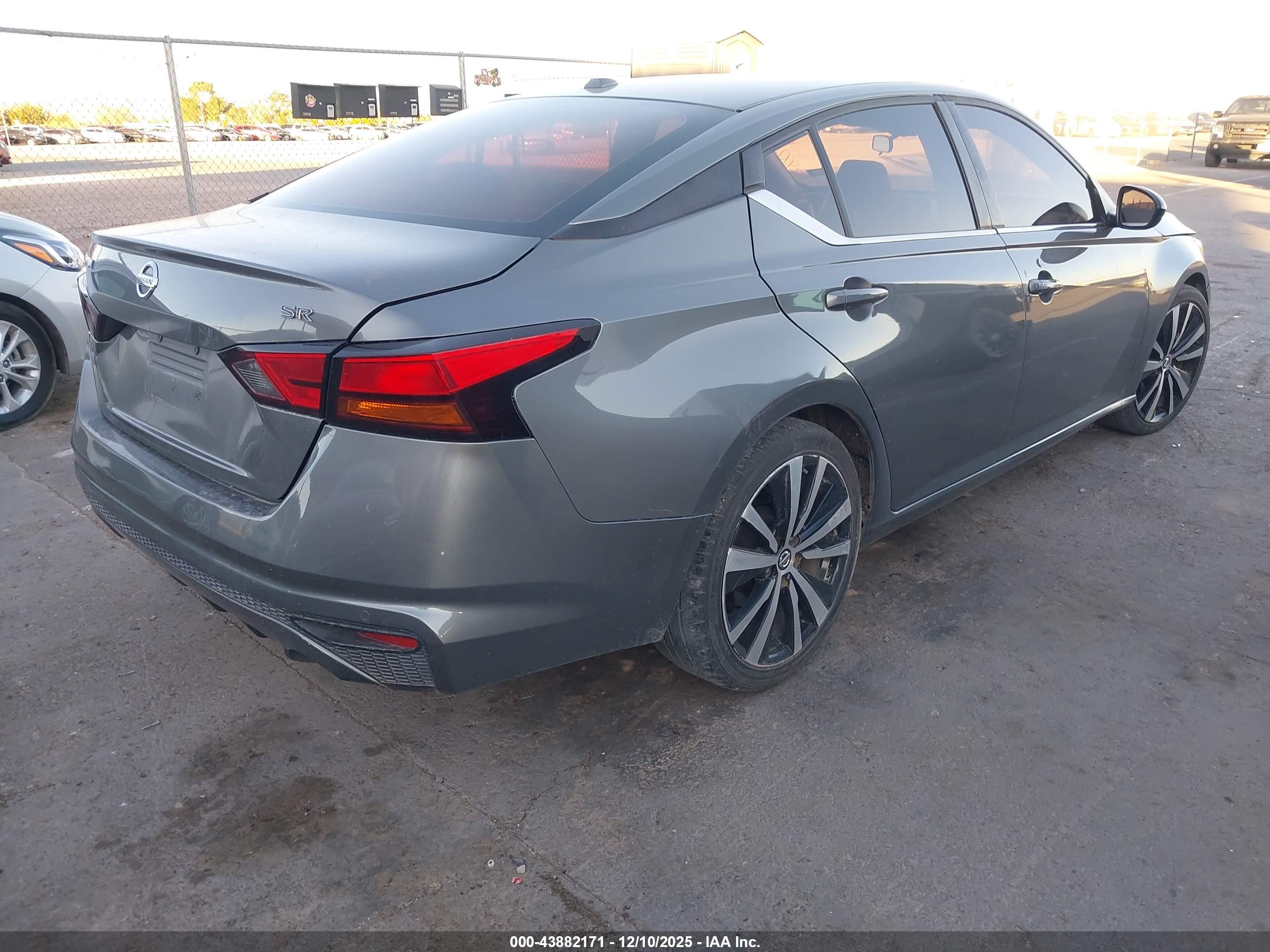 NISSAN ALTIMA image 4