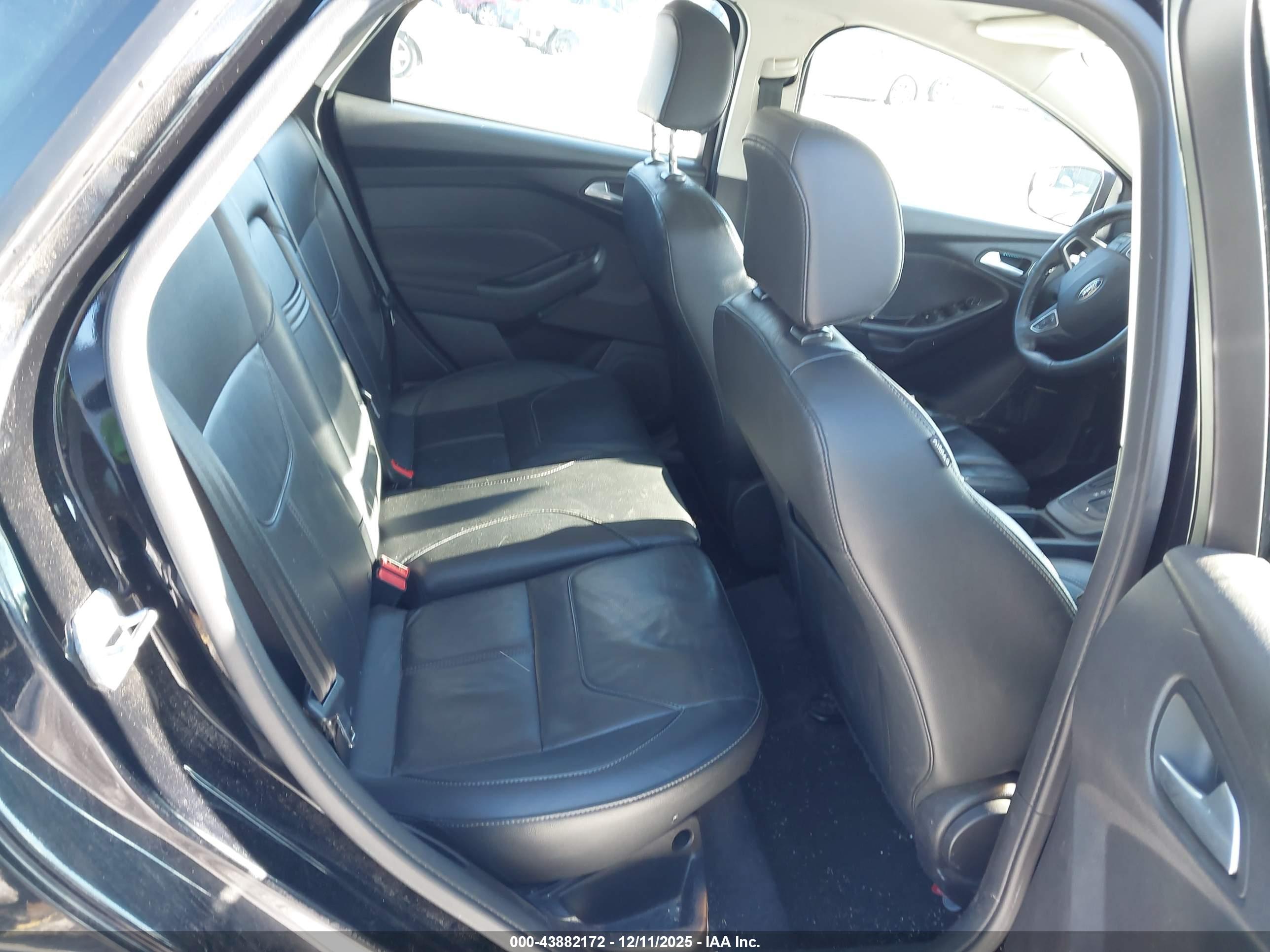 FORD FOCUS image 8